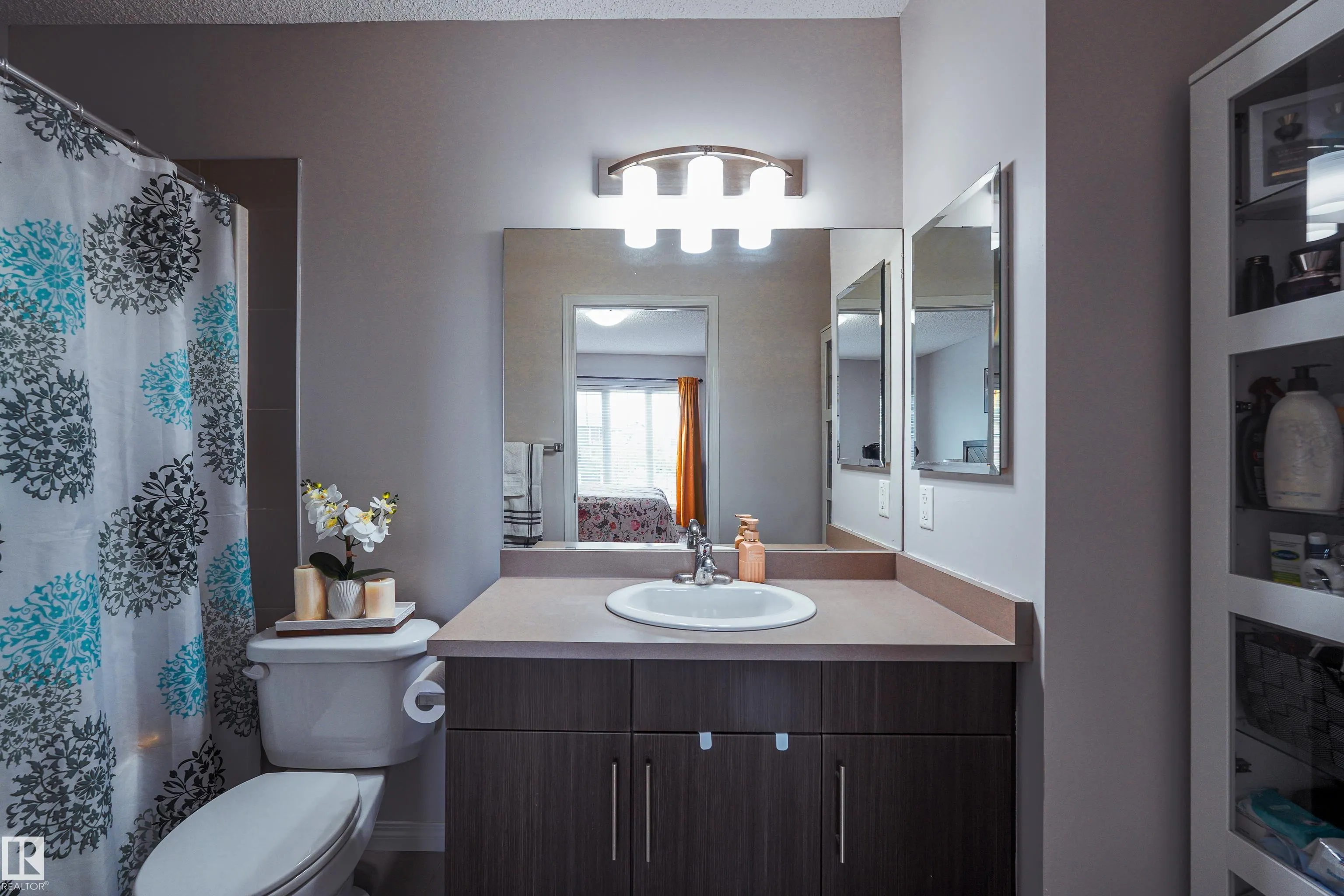 5431 CRABAPPLE Loop