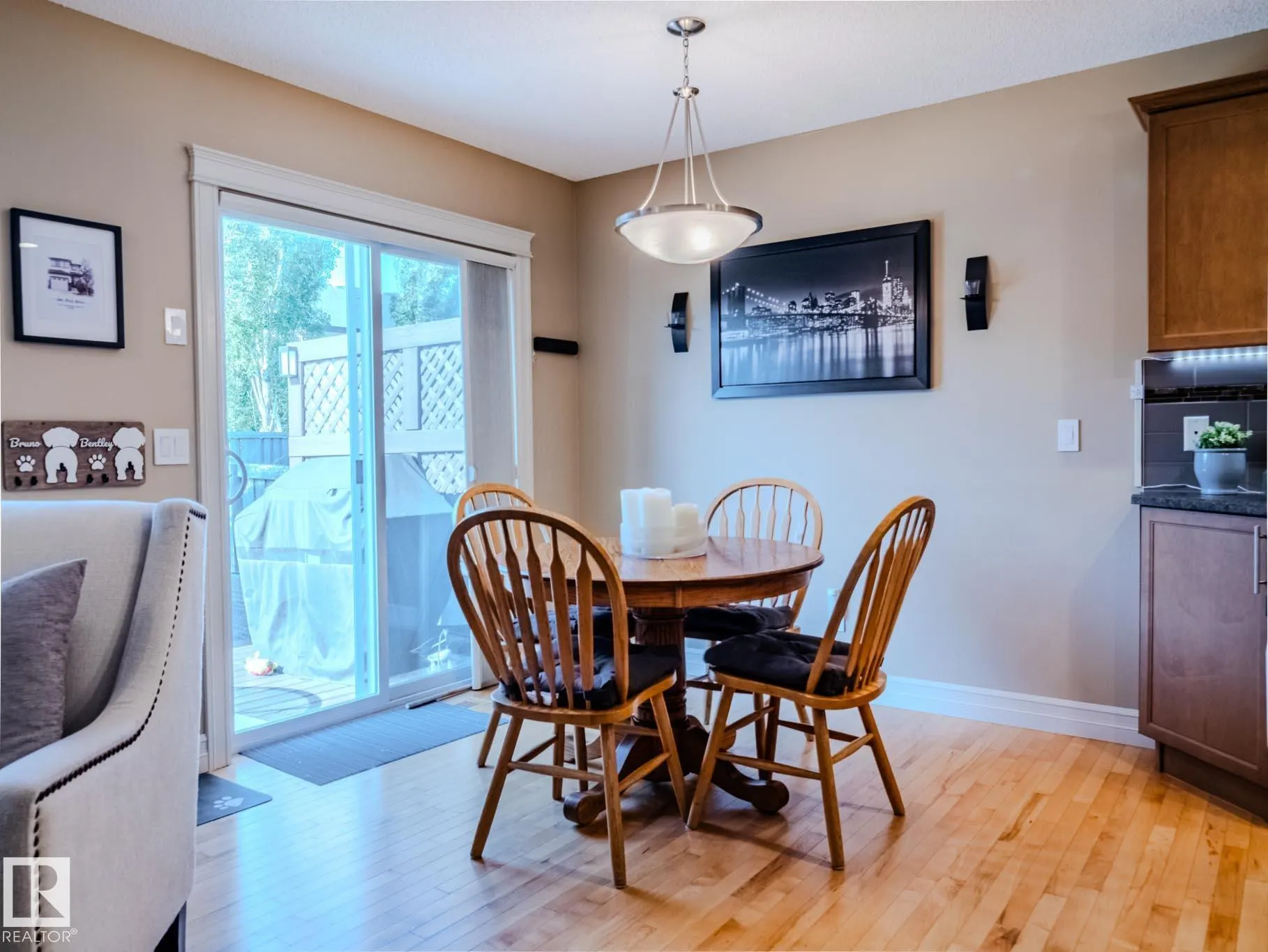 2317 CASSELMAN Crescent