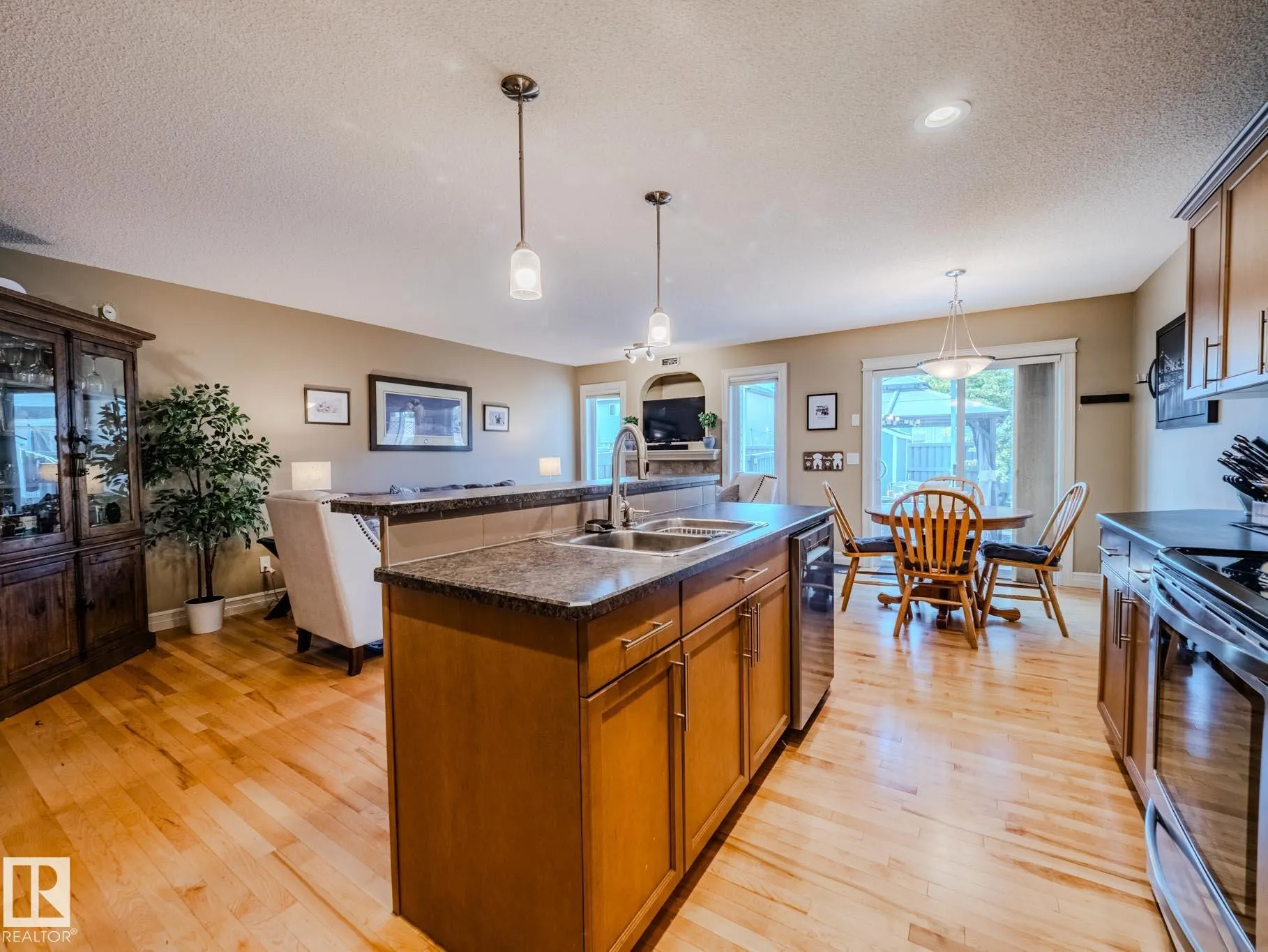 2317 CASSELMAN Crescent