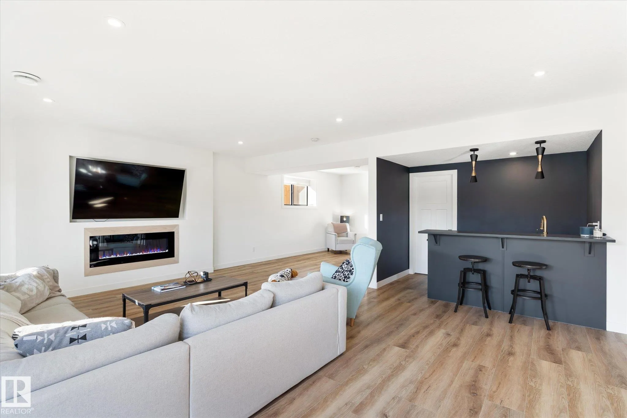 46 HUMMINGBIRD Crescent