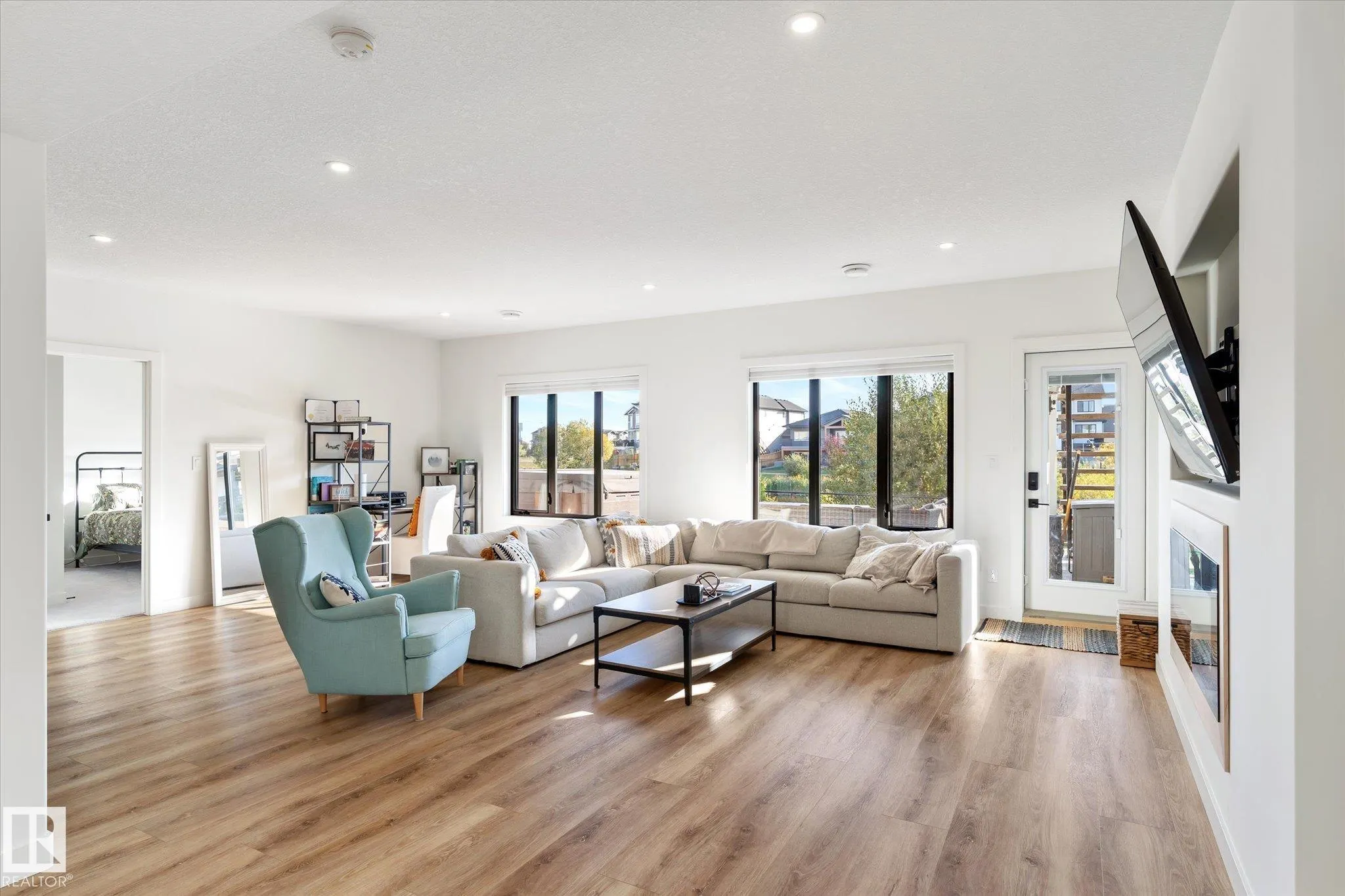 46 HUMMINGBIRD Crescent