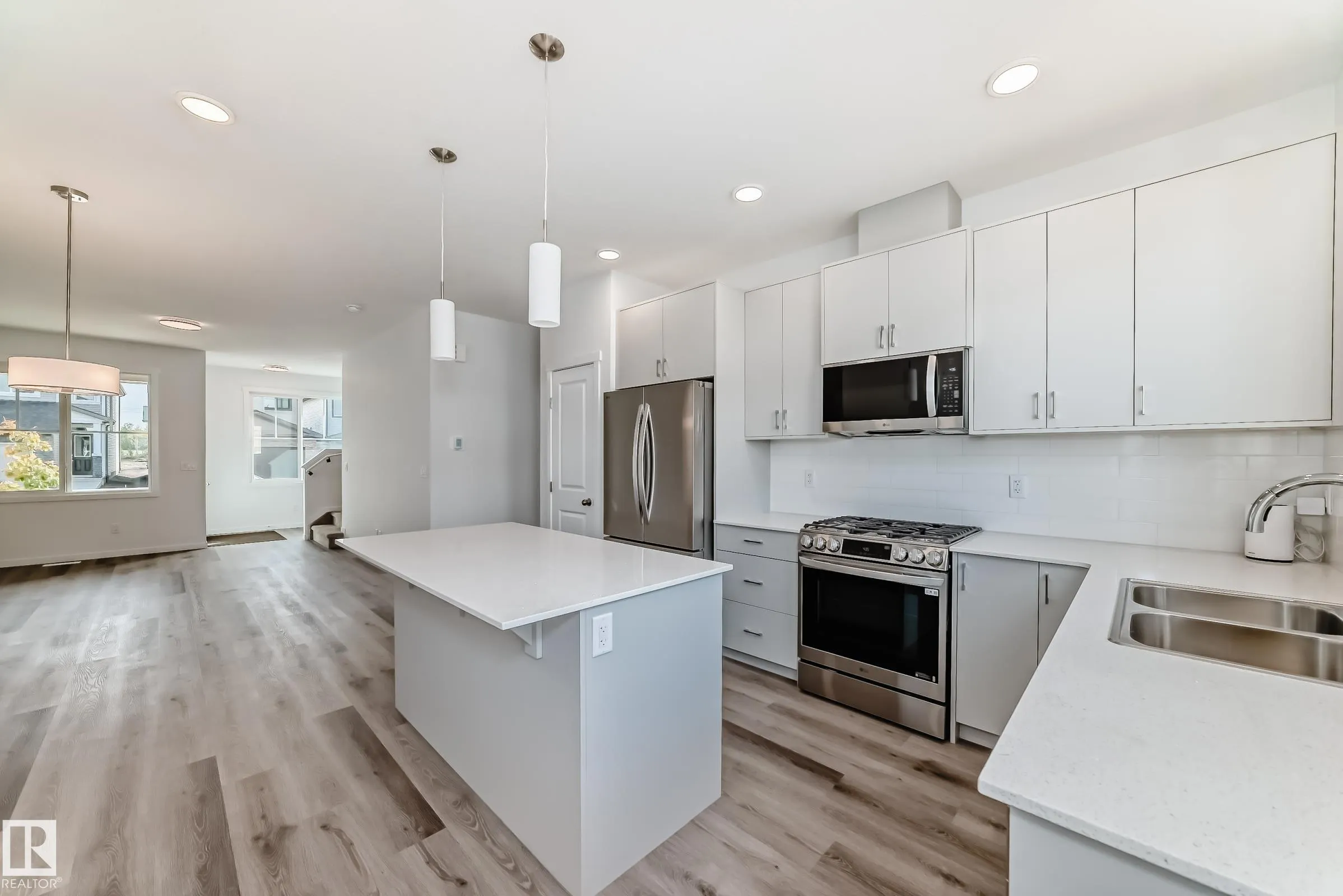 3965 Wren Loop