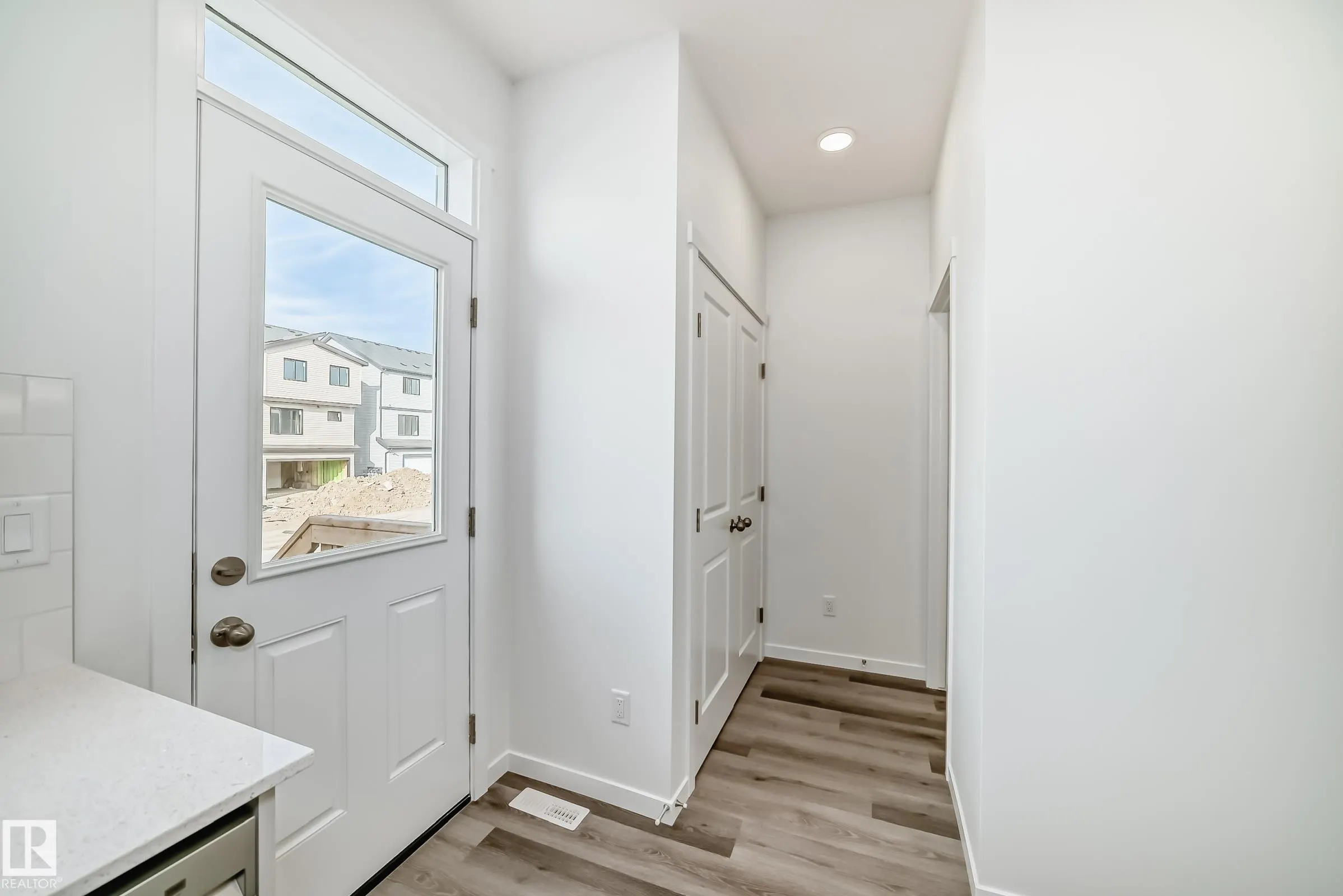 3965 Wren Loop