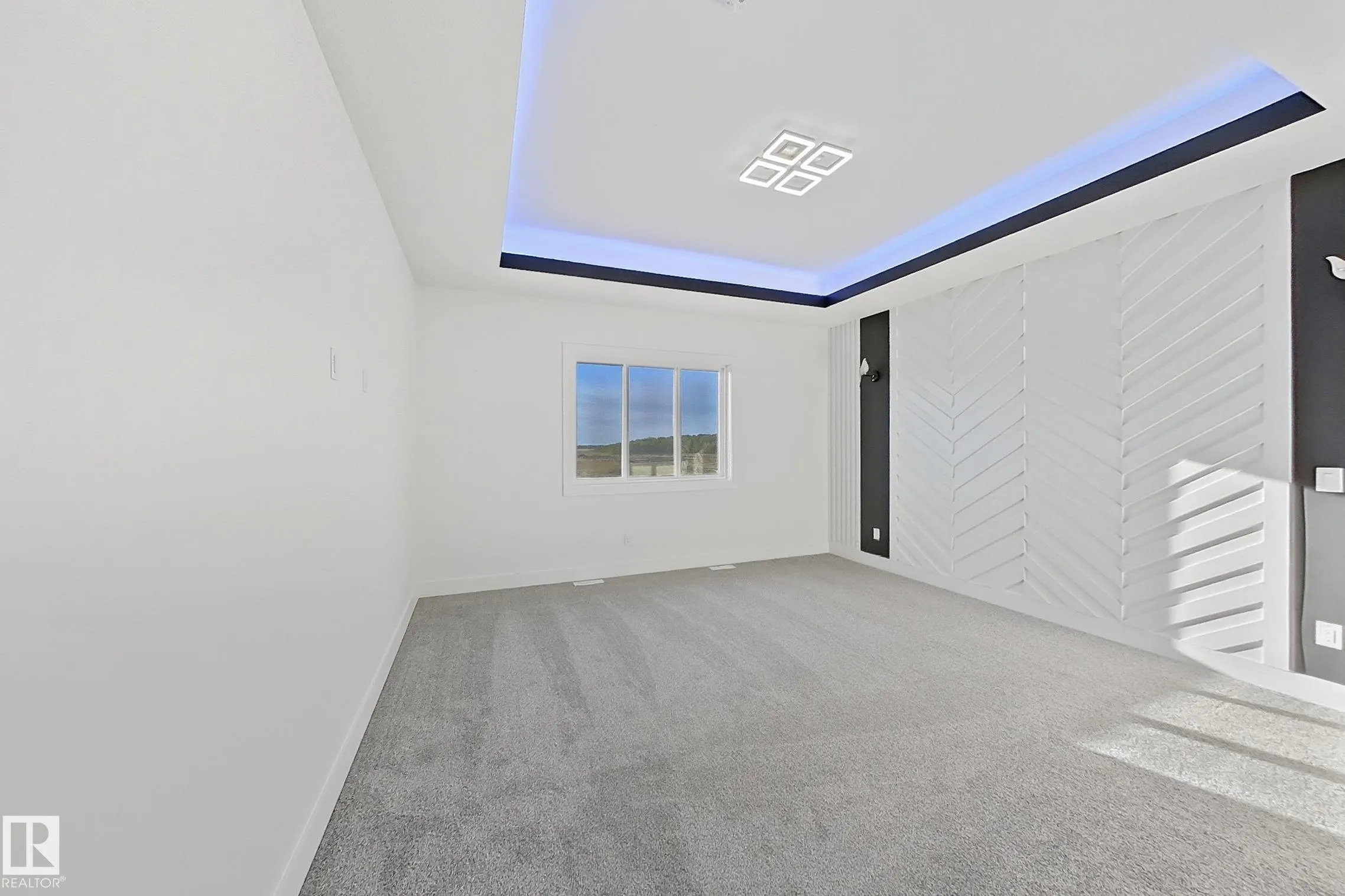 144 Edgewater Cir