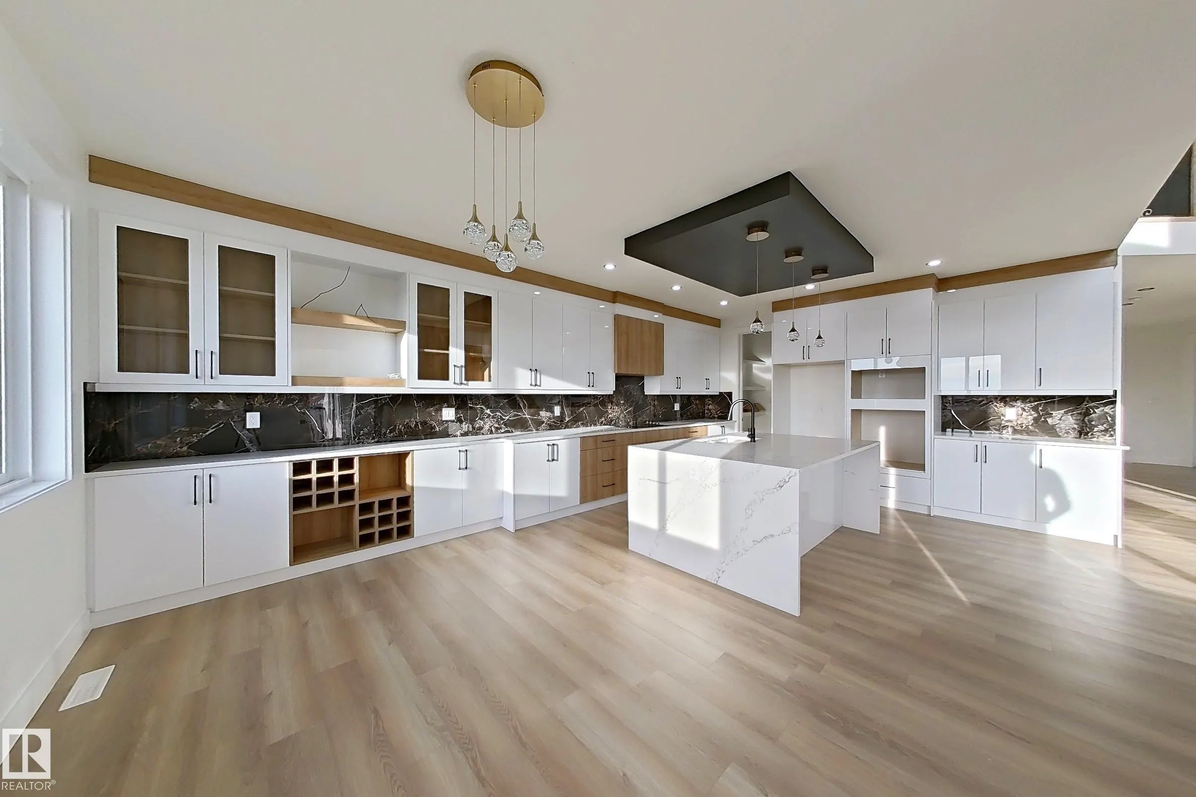 144 Edgewater Cir