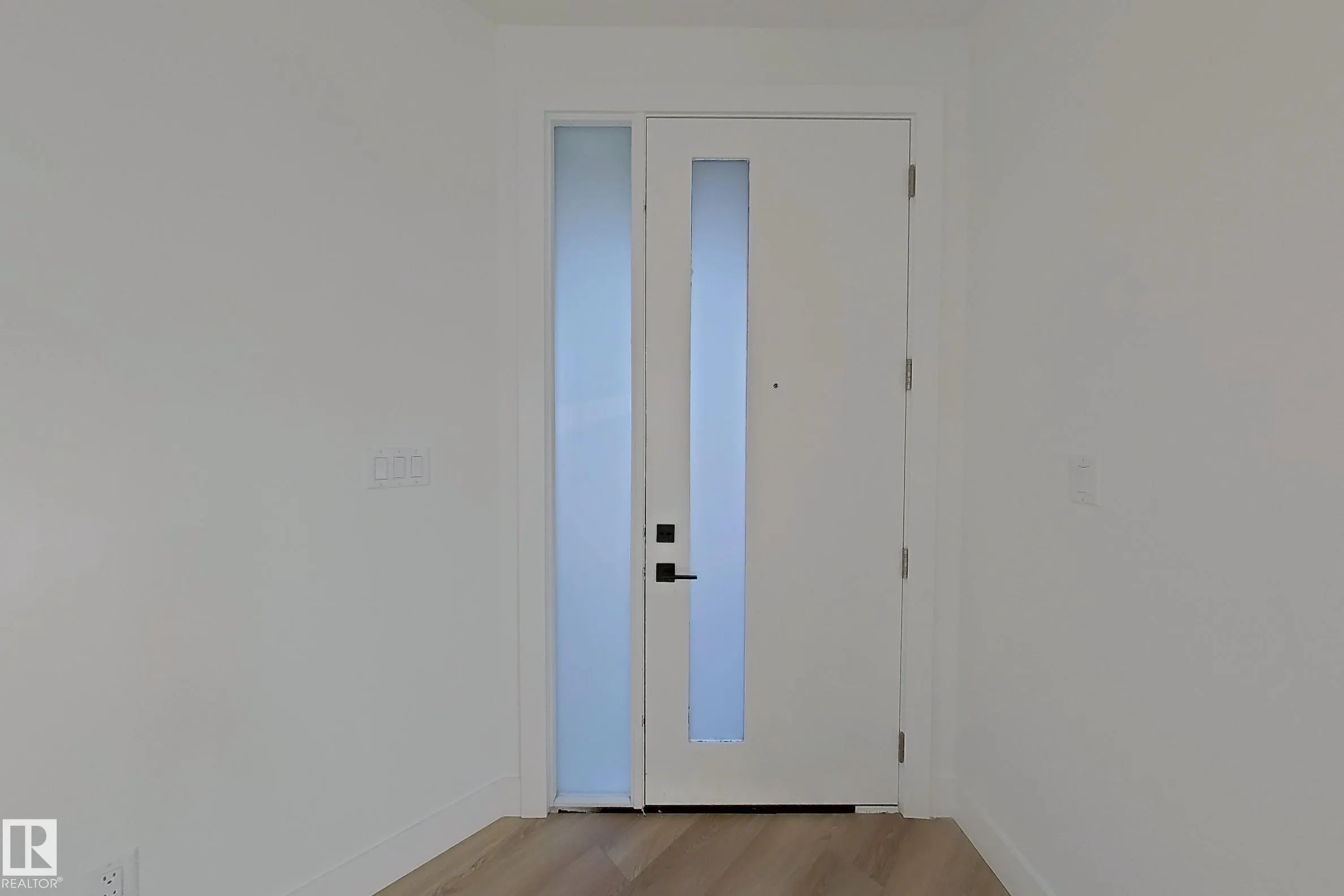 144 Edgewater Cir
