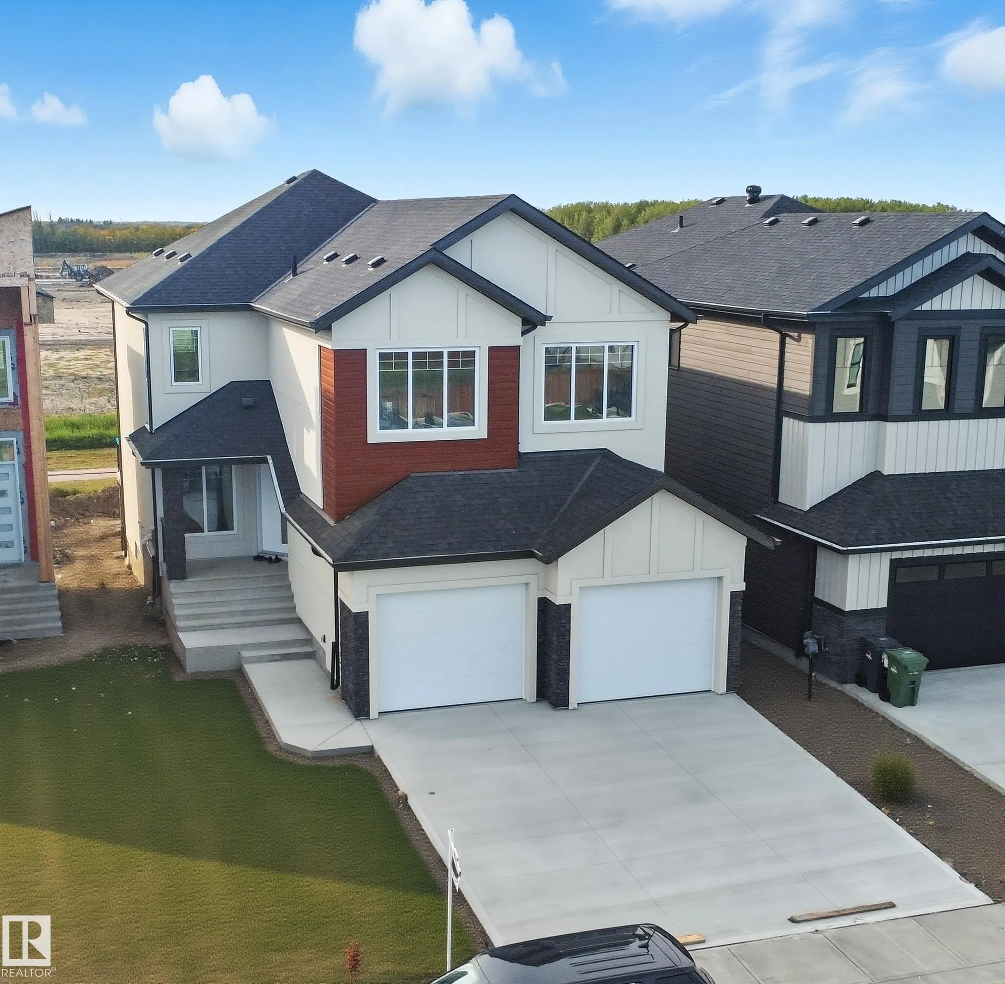 144 Edgewater Cir