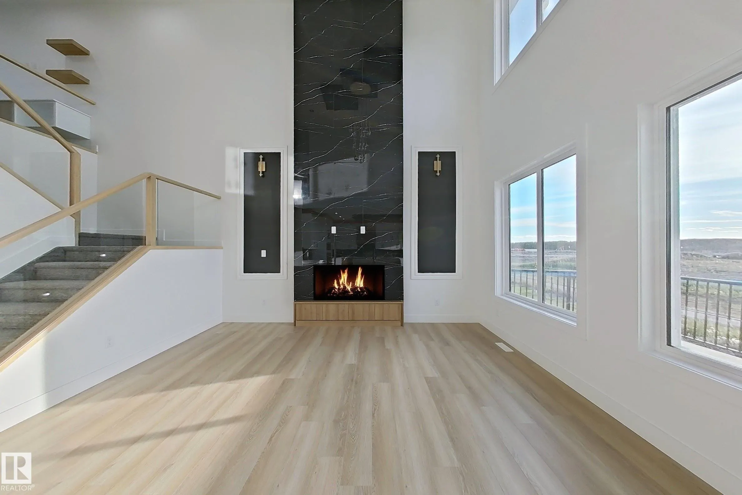 144 Edgewater Cir