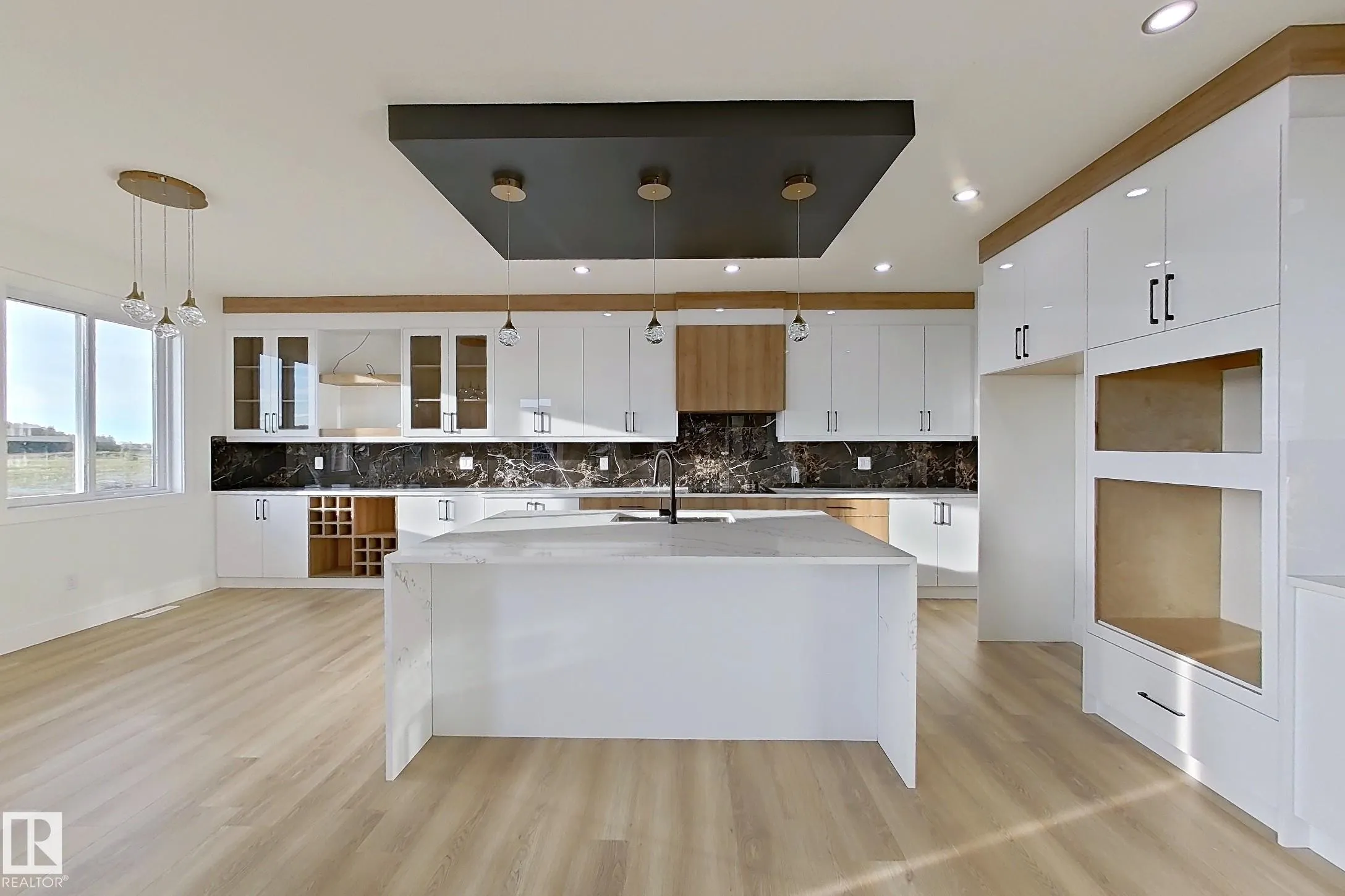 144 Edgewater Cir