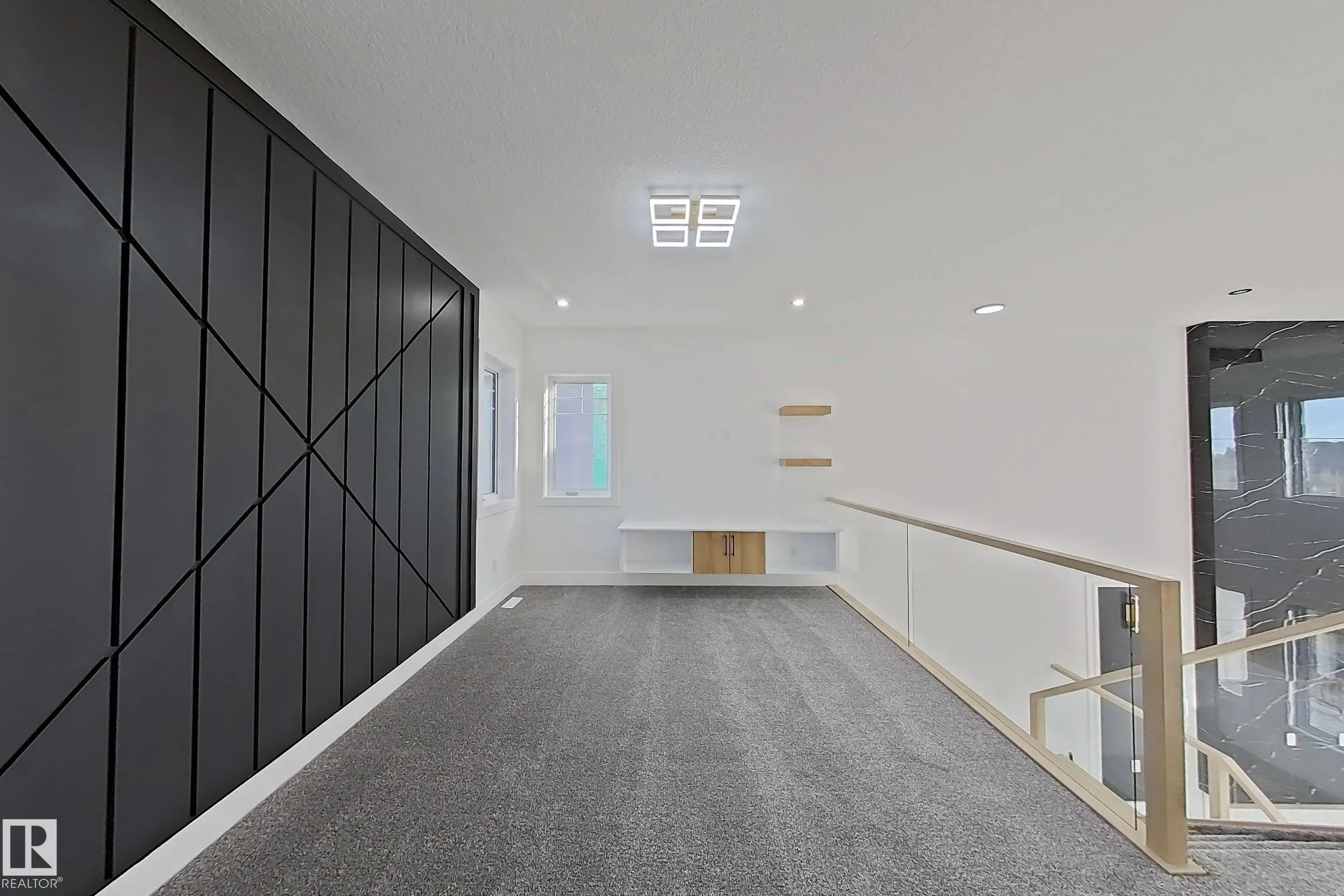 144 Edgewater Cir