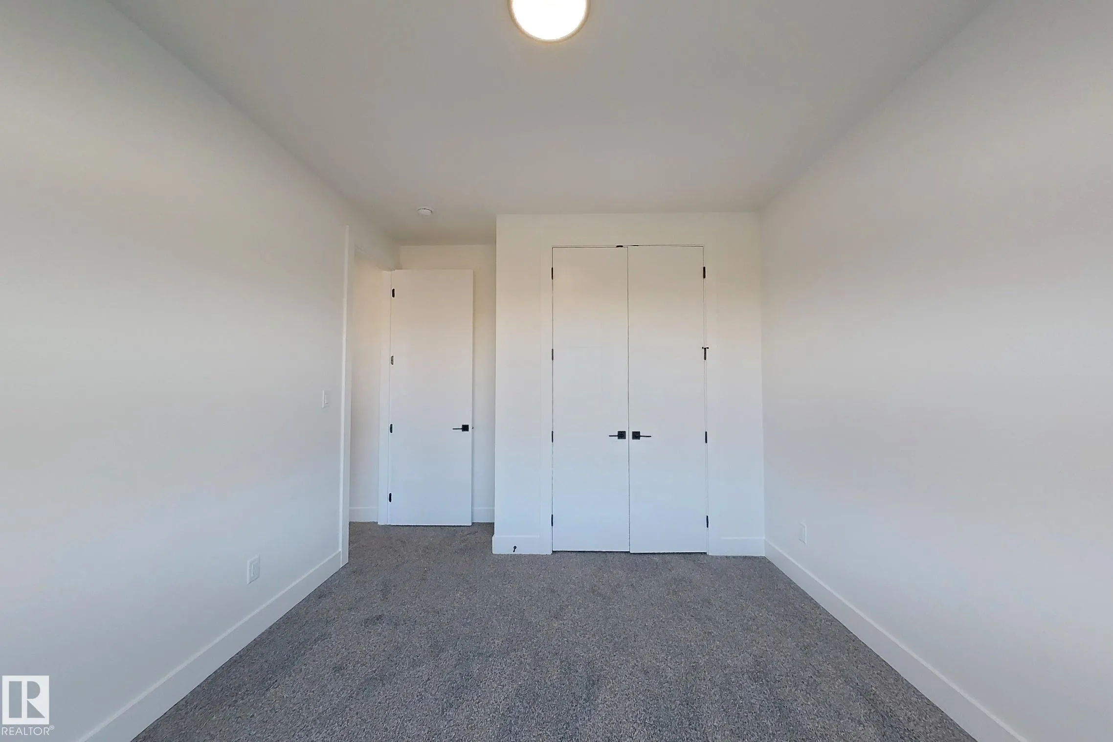 144 Edgewater Cir