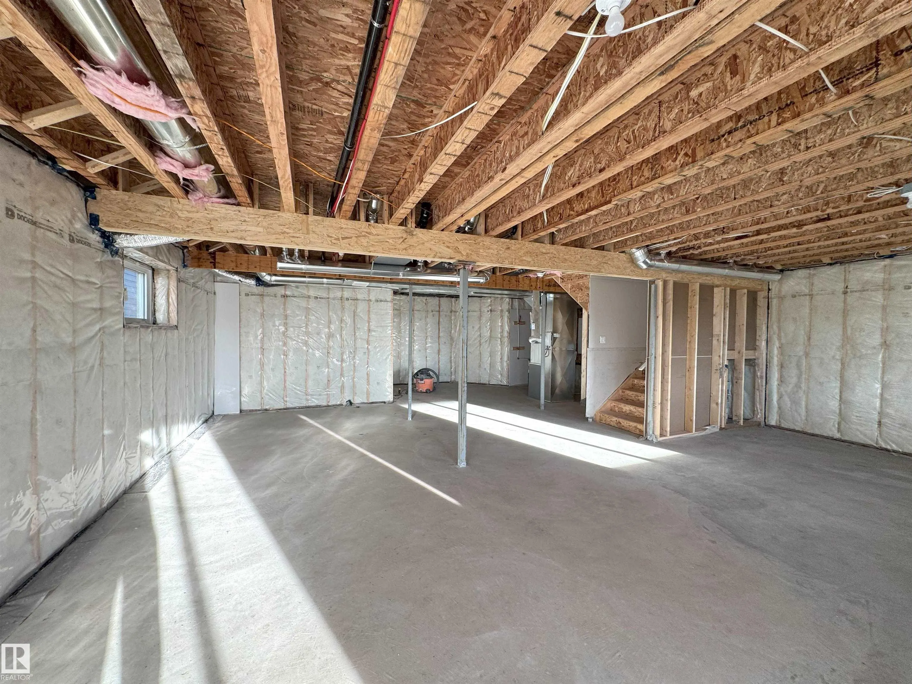 144 Edgewater Cir