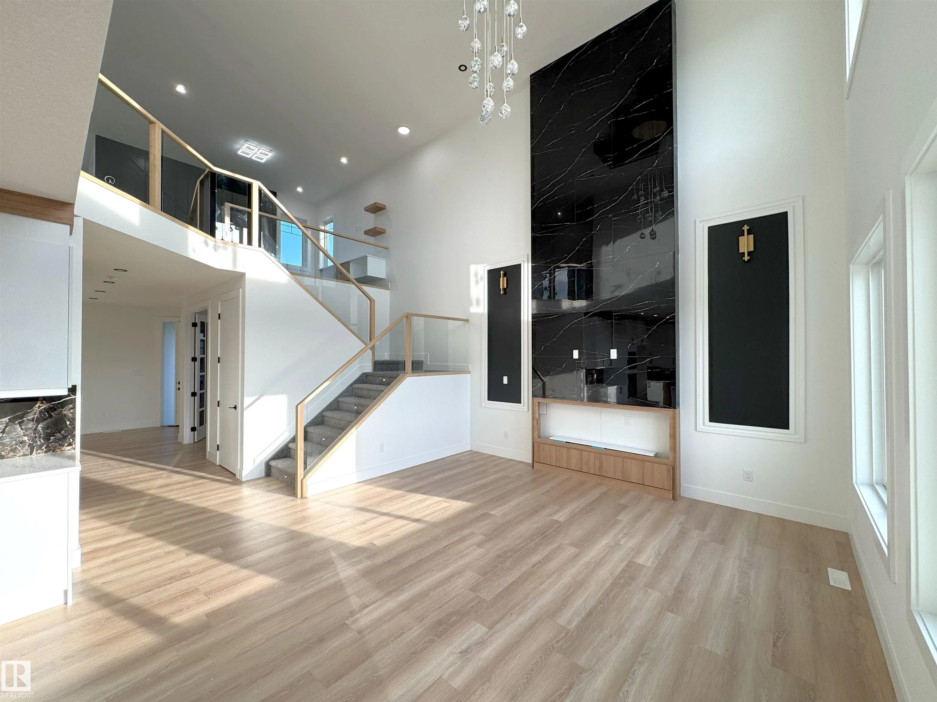 144 Edgewater Cir