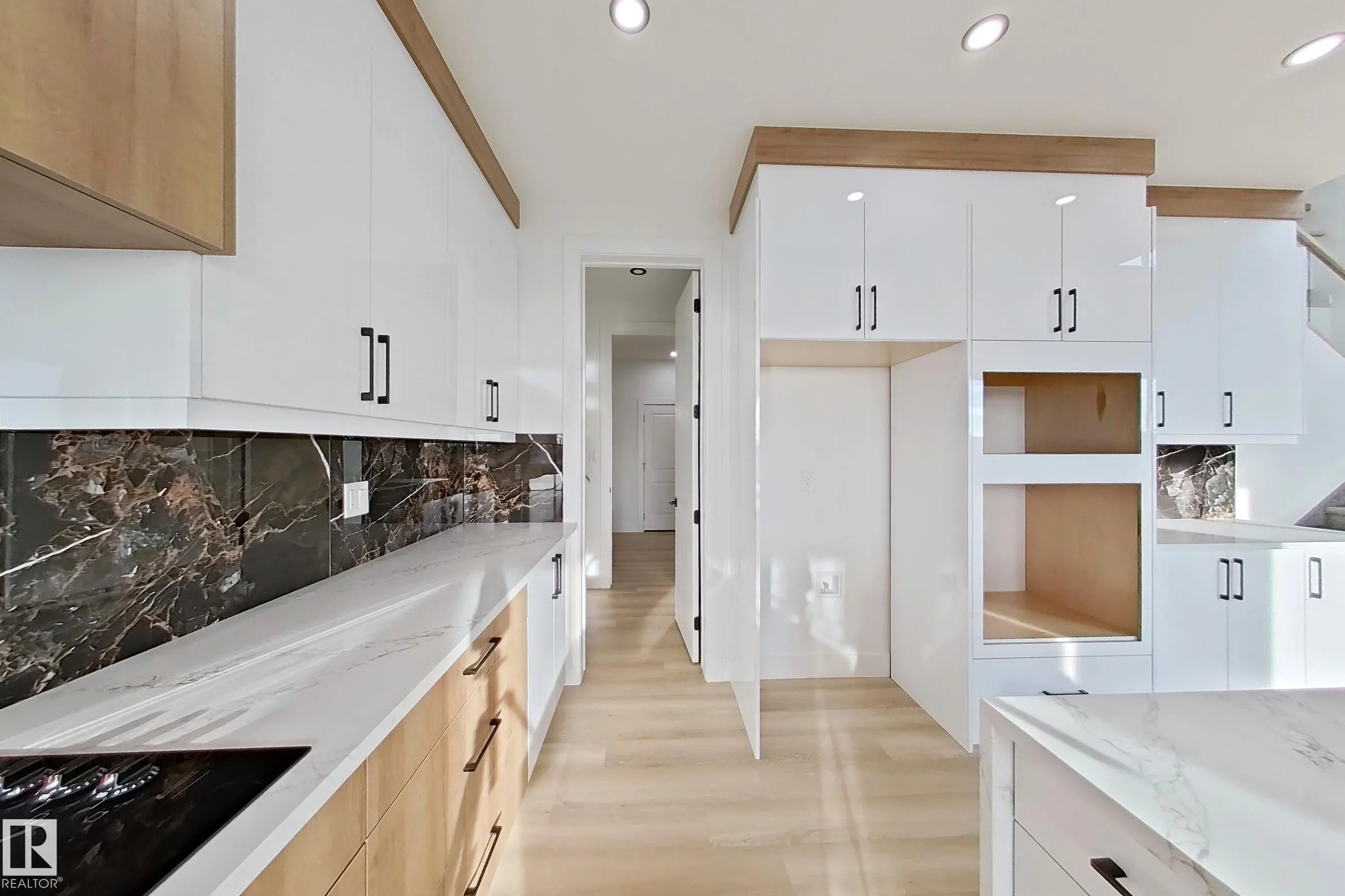 144 Edgewater Cir