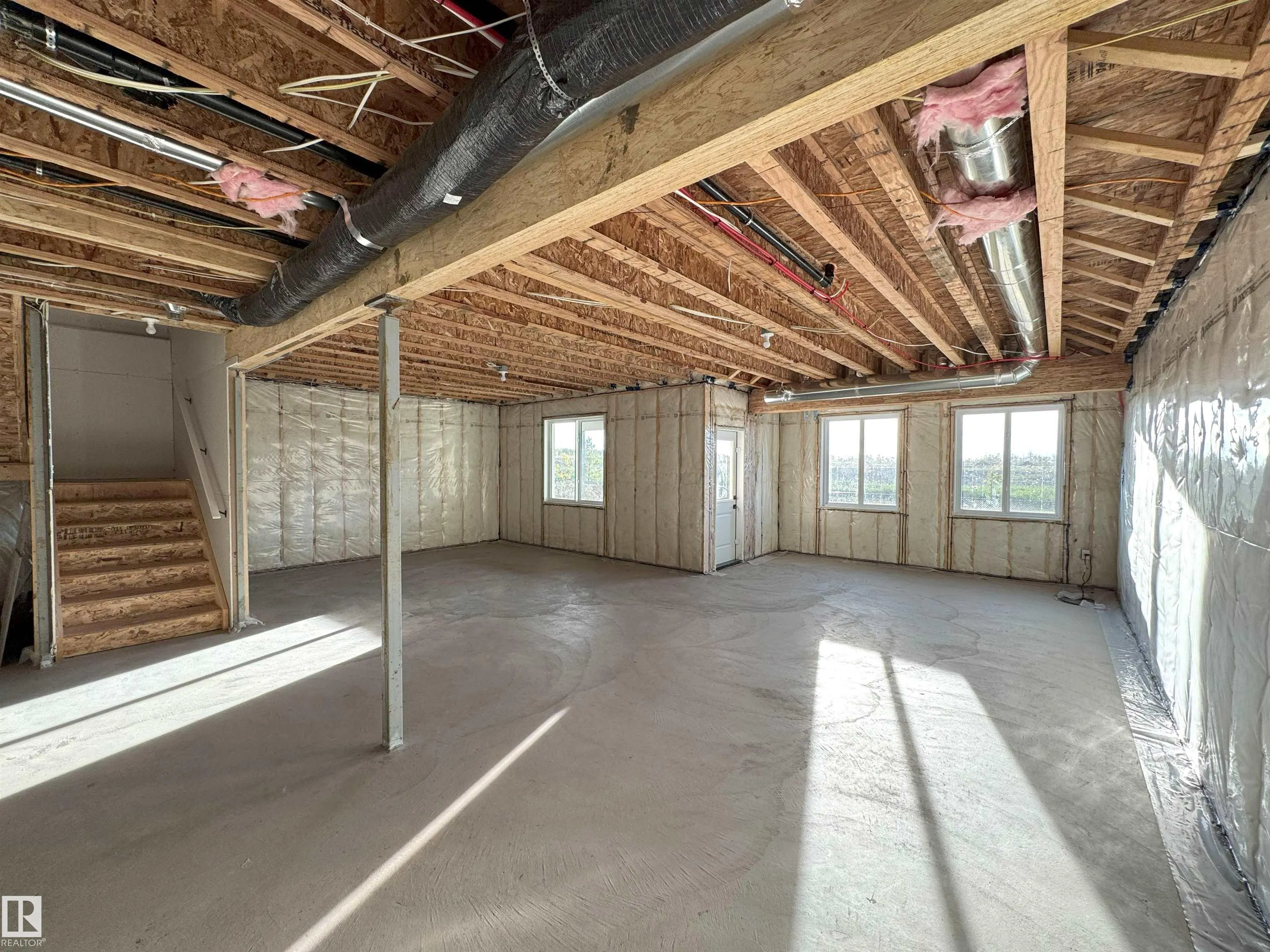 144 Edgewater Cir