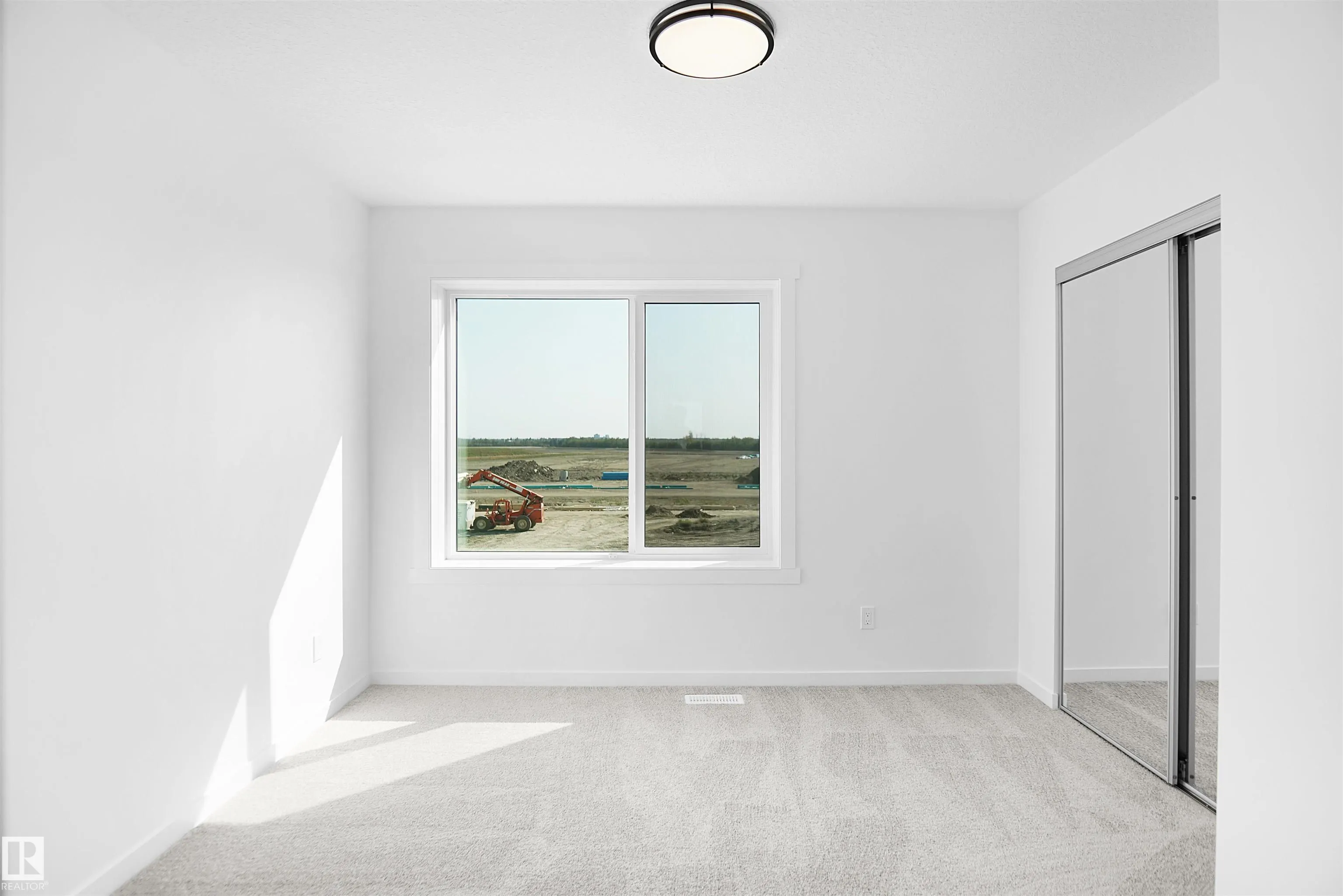 5142 RIVER'S EDGE Way