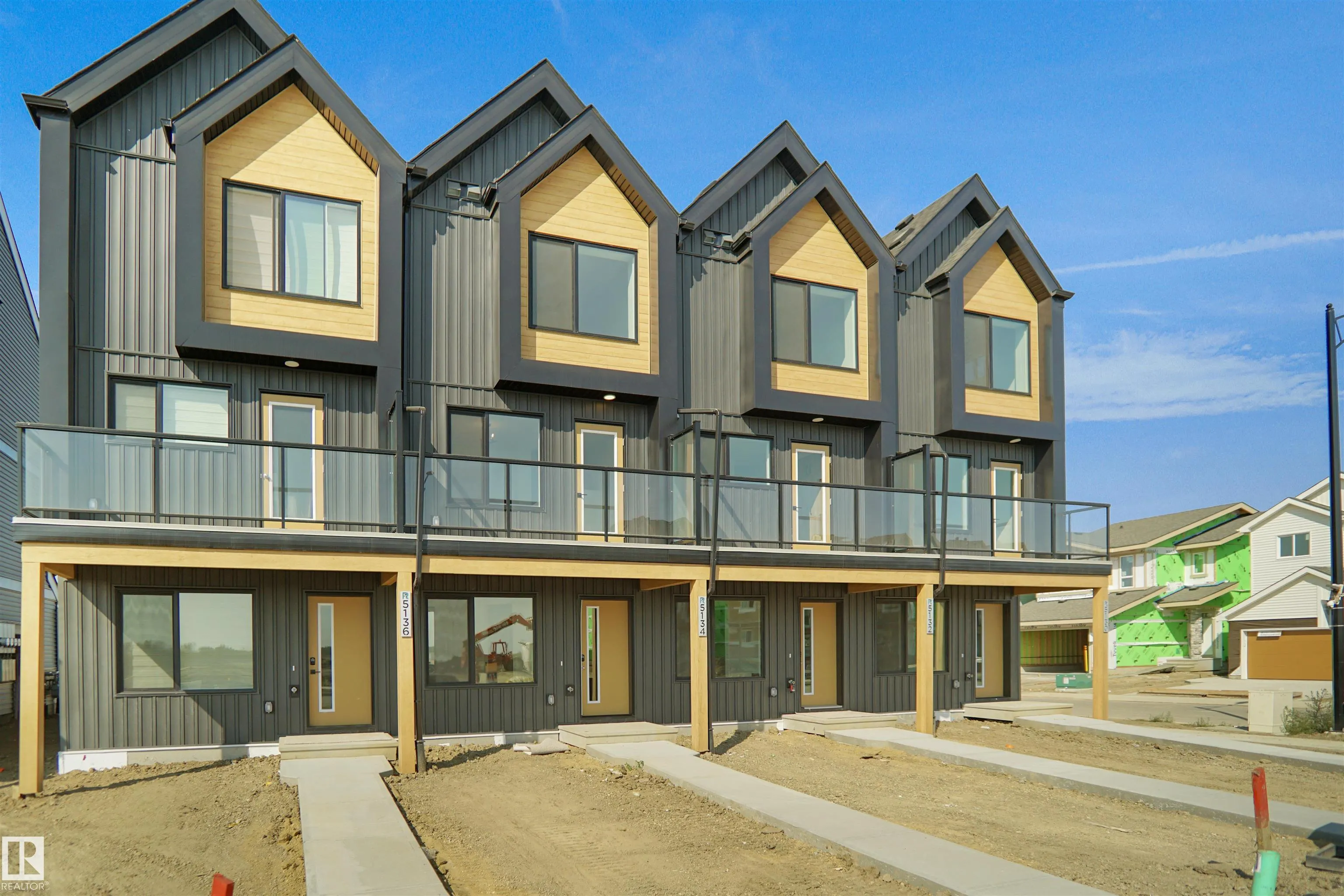 5142 RIVER'S EDGE Way
