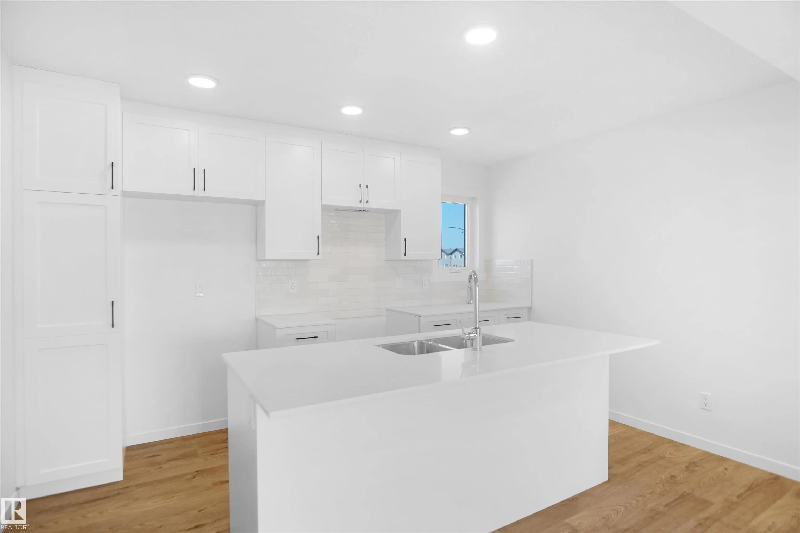 5142 RIVER'S EDGE Way