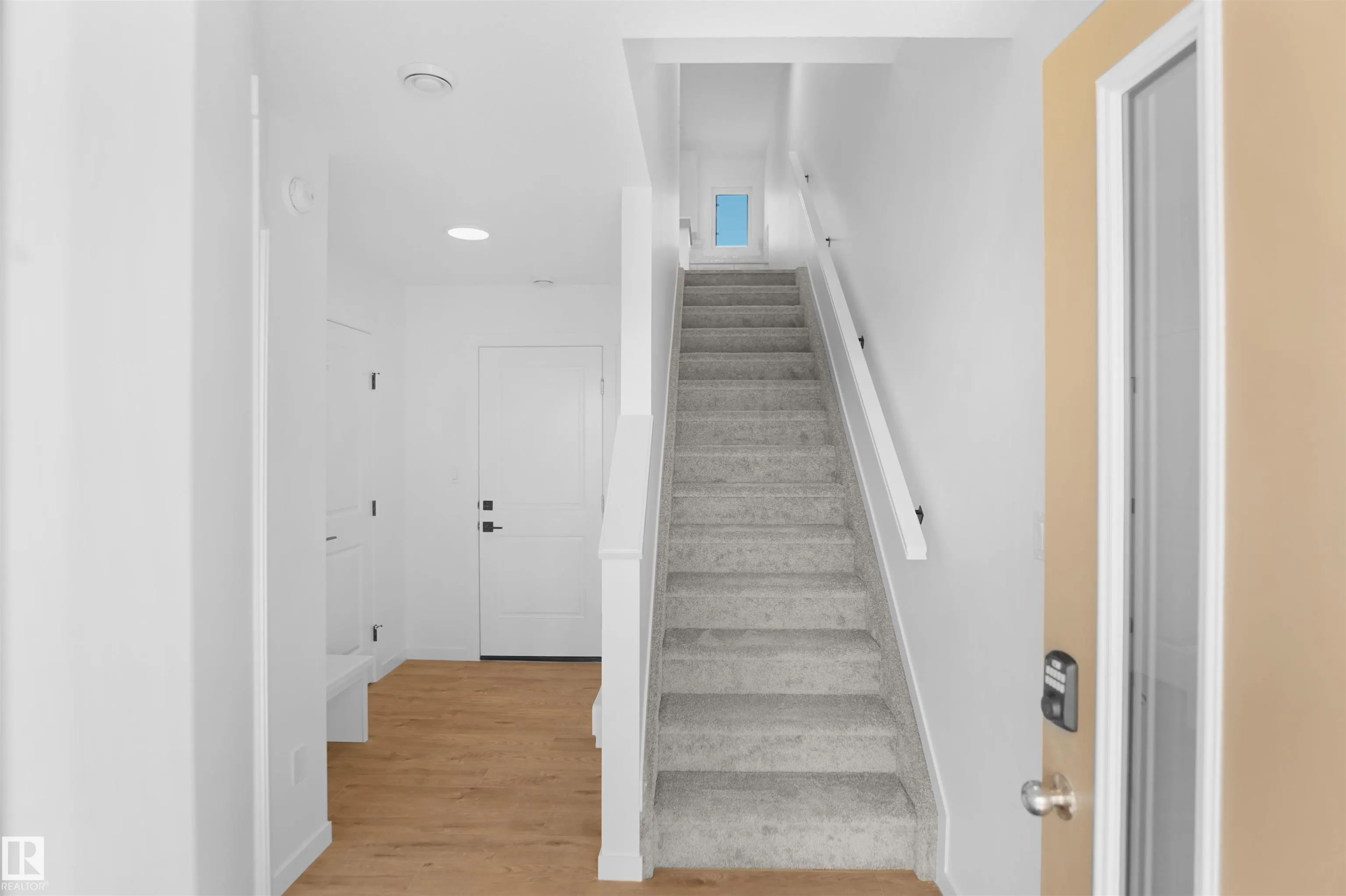 5142 RIVER'S EDGE Way