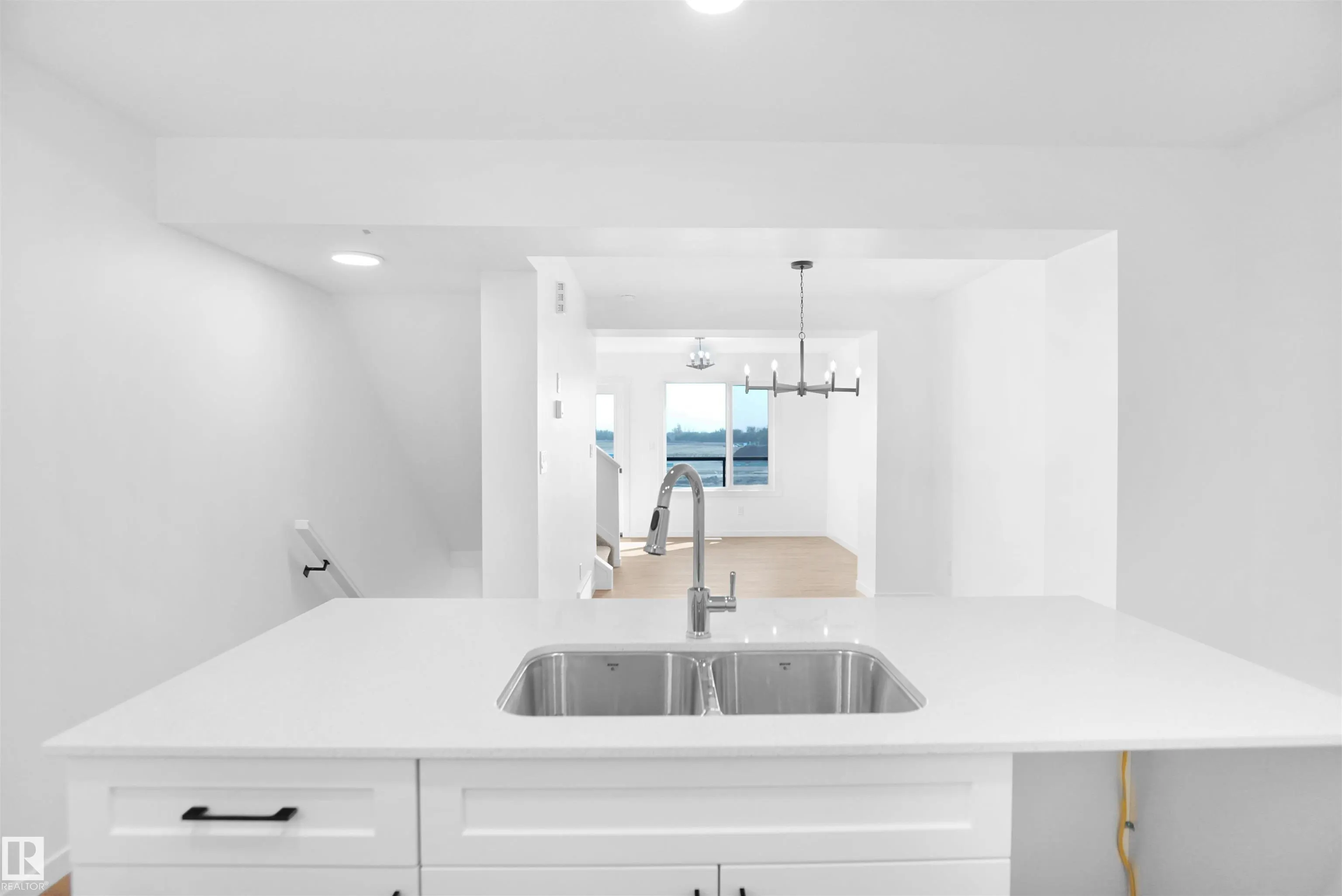 5142 RIVER'S EDGE Way