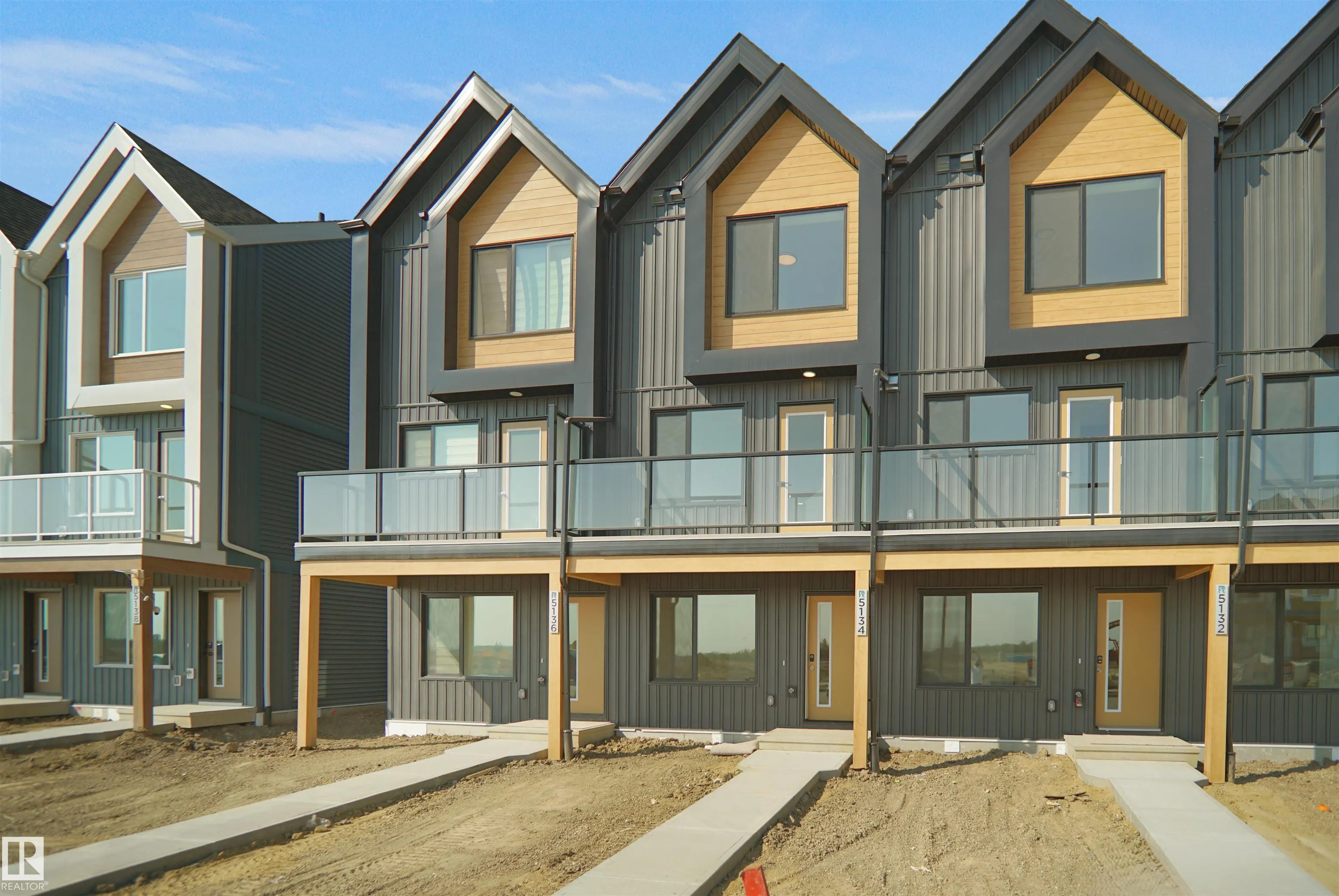 5142 RIVER'S EDGE Way