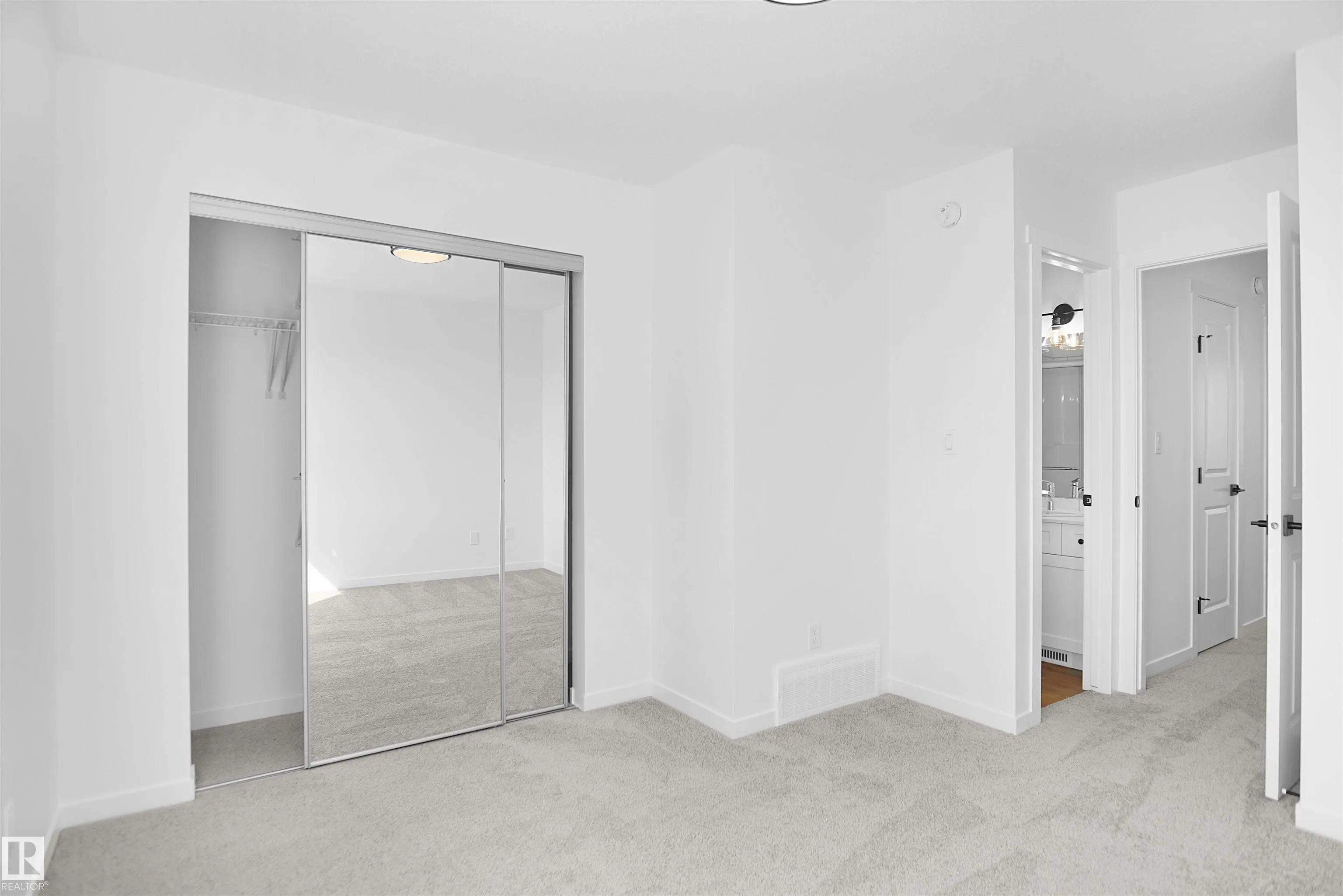 5142 RIVER'S EDGE Way