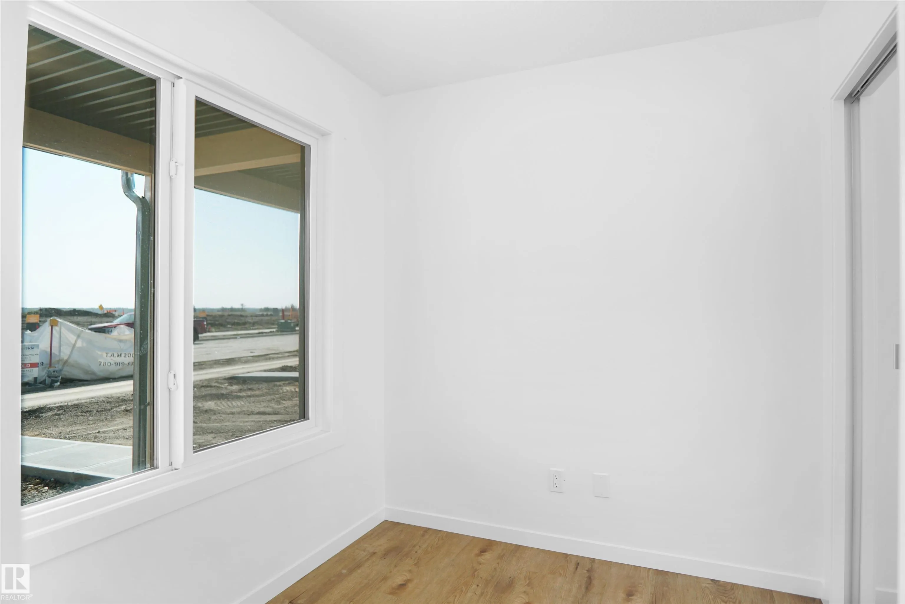5142 RIVER'S EDGE Way