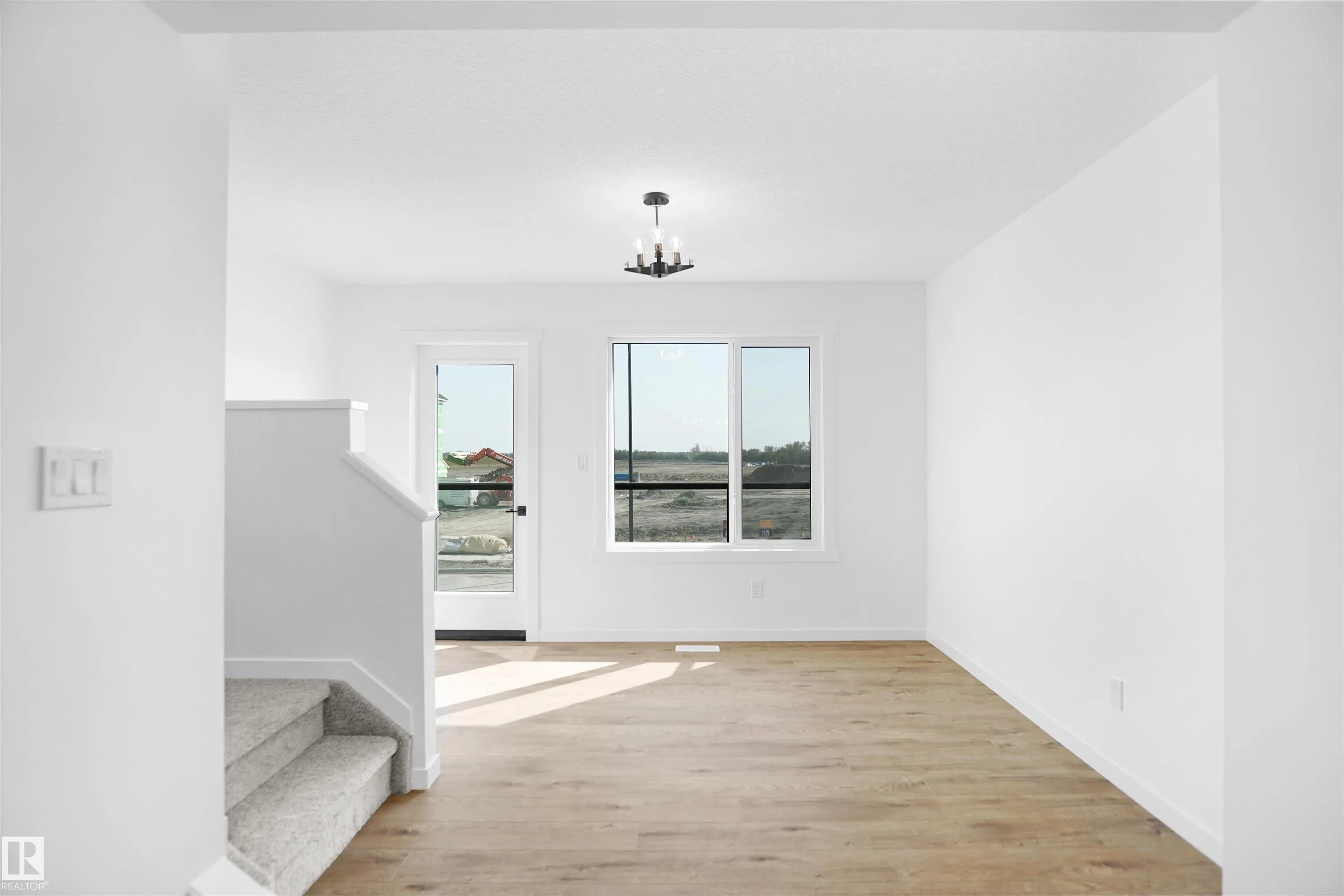5142 RIVER'S EDGE Way