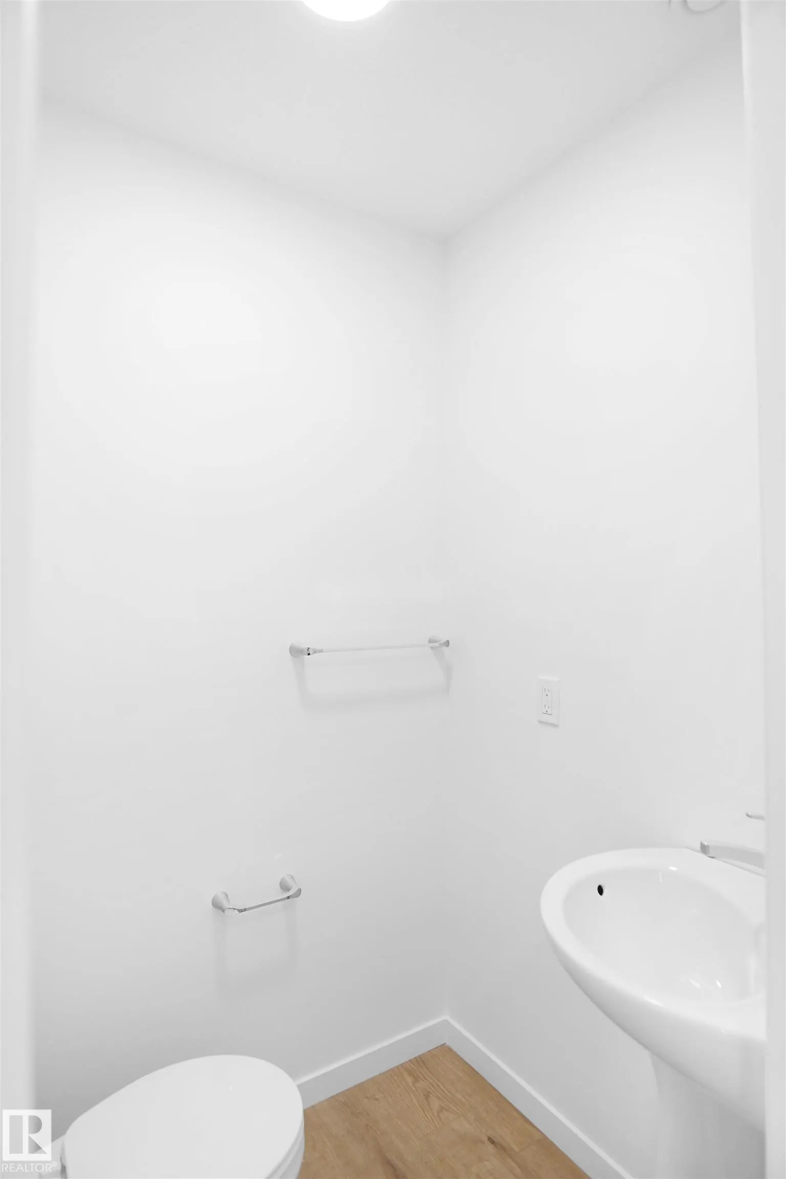 5142 RIVER'S EDGE Way