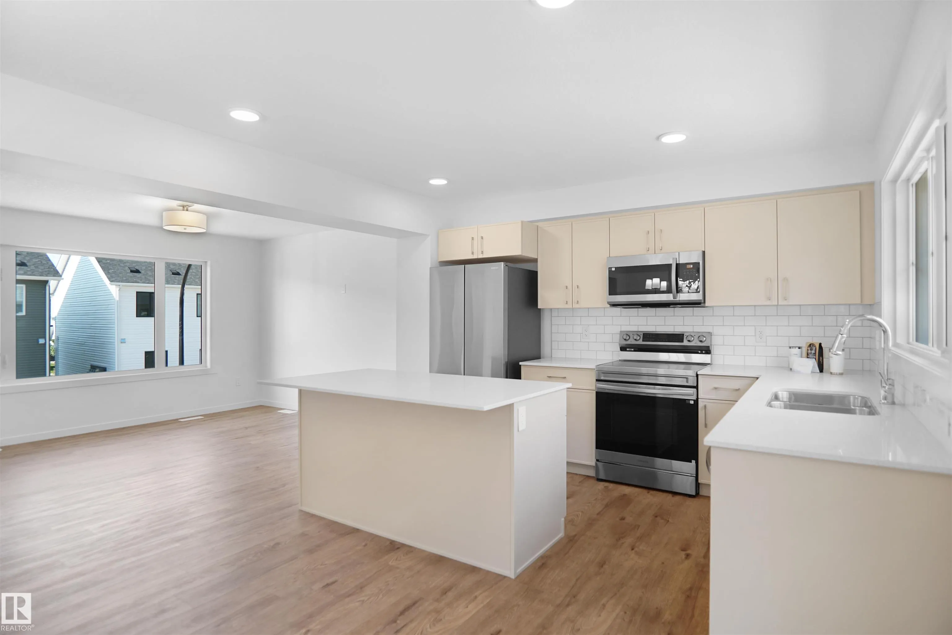 525 SECORD Boulevard