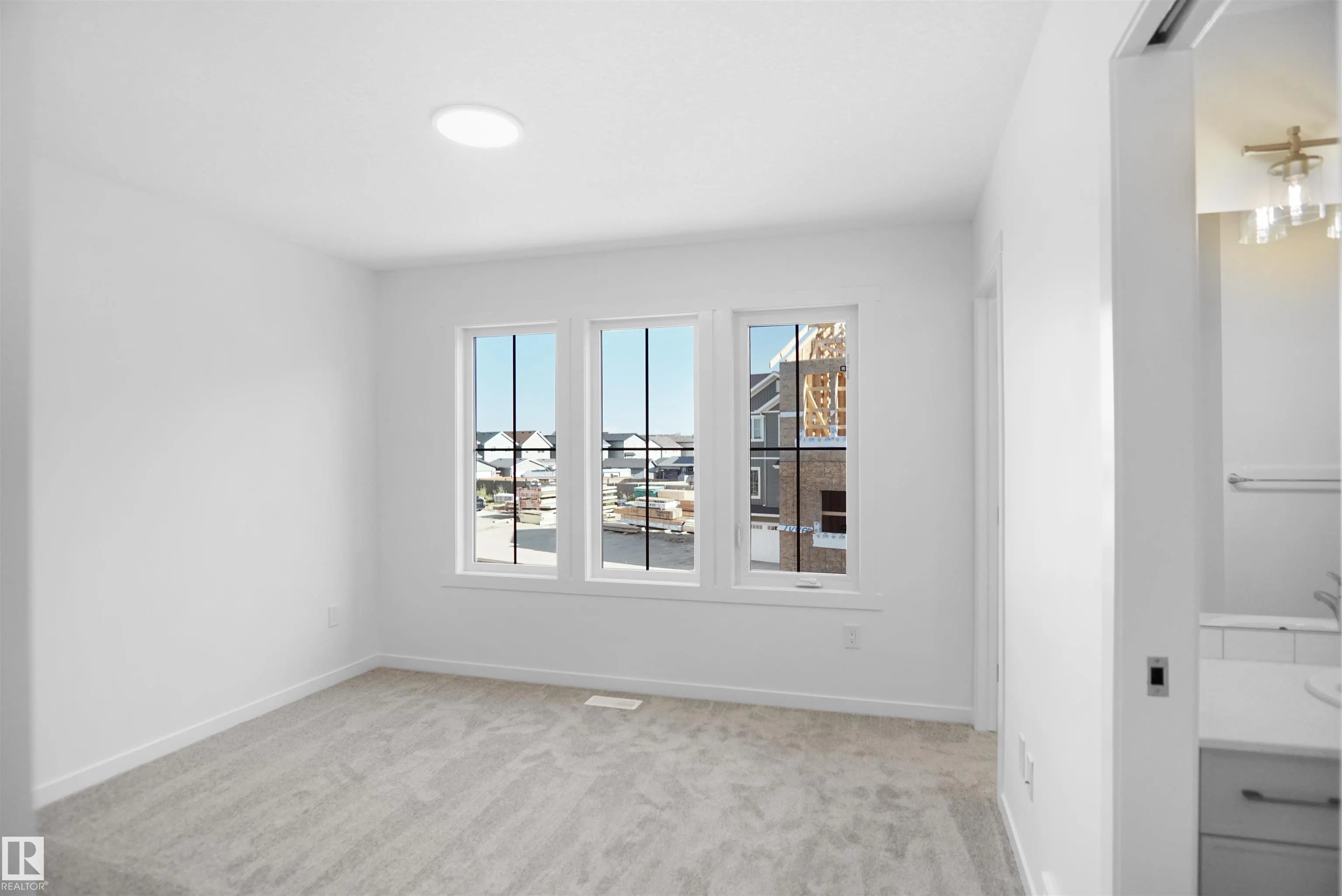525 SECORD Boulevard