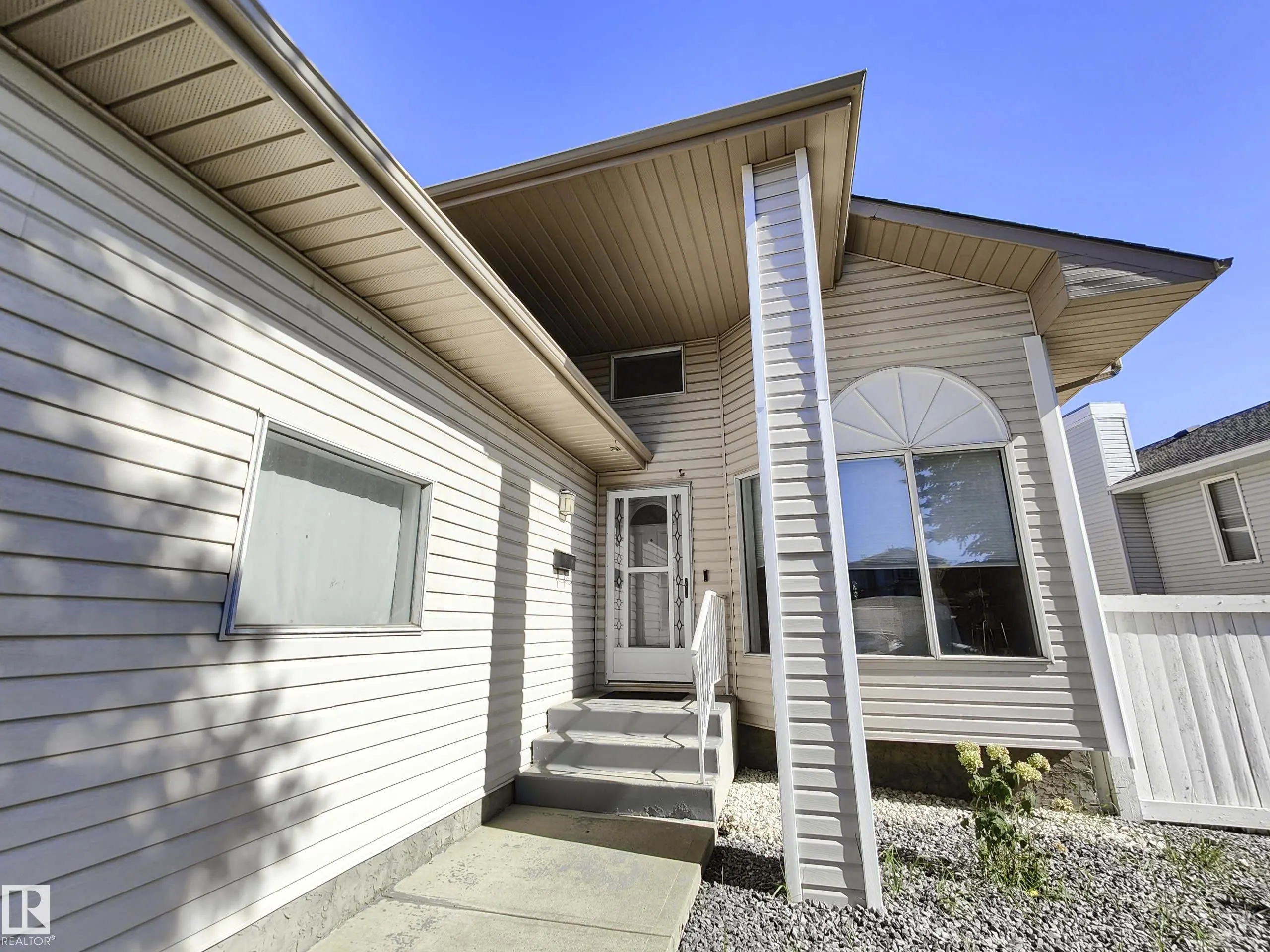 215 PETER Close