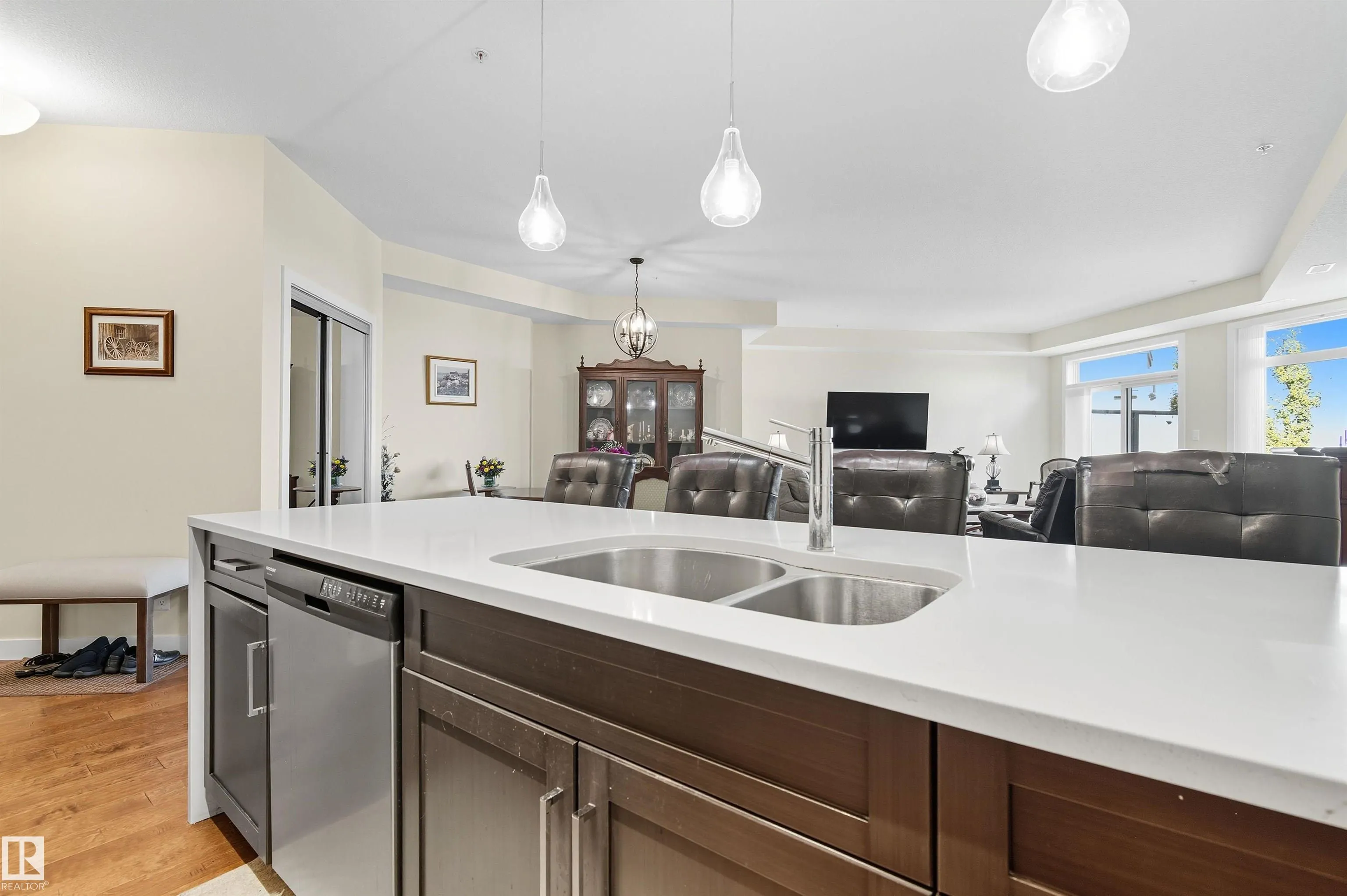 625 LEGER Way