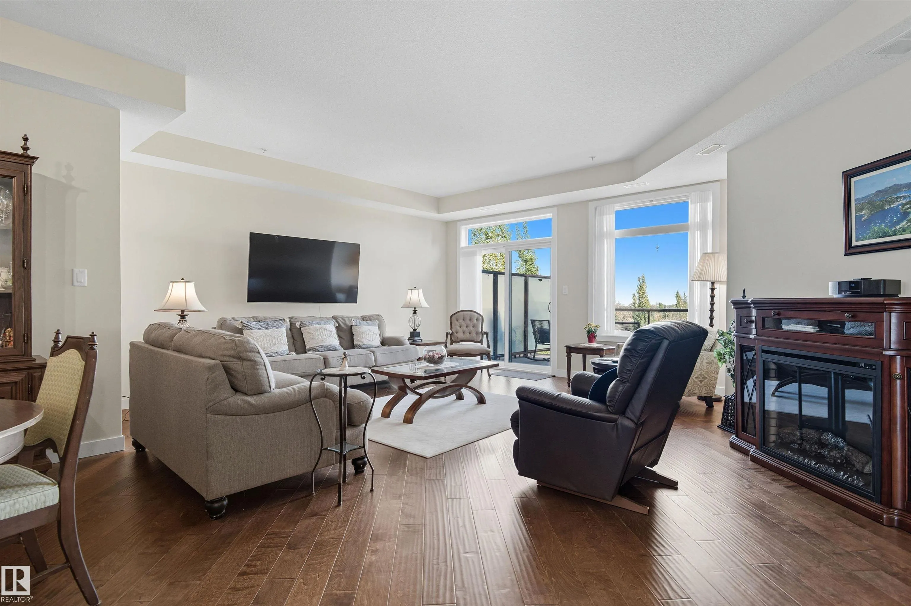 625 LEGER Way