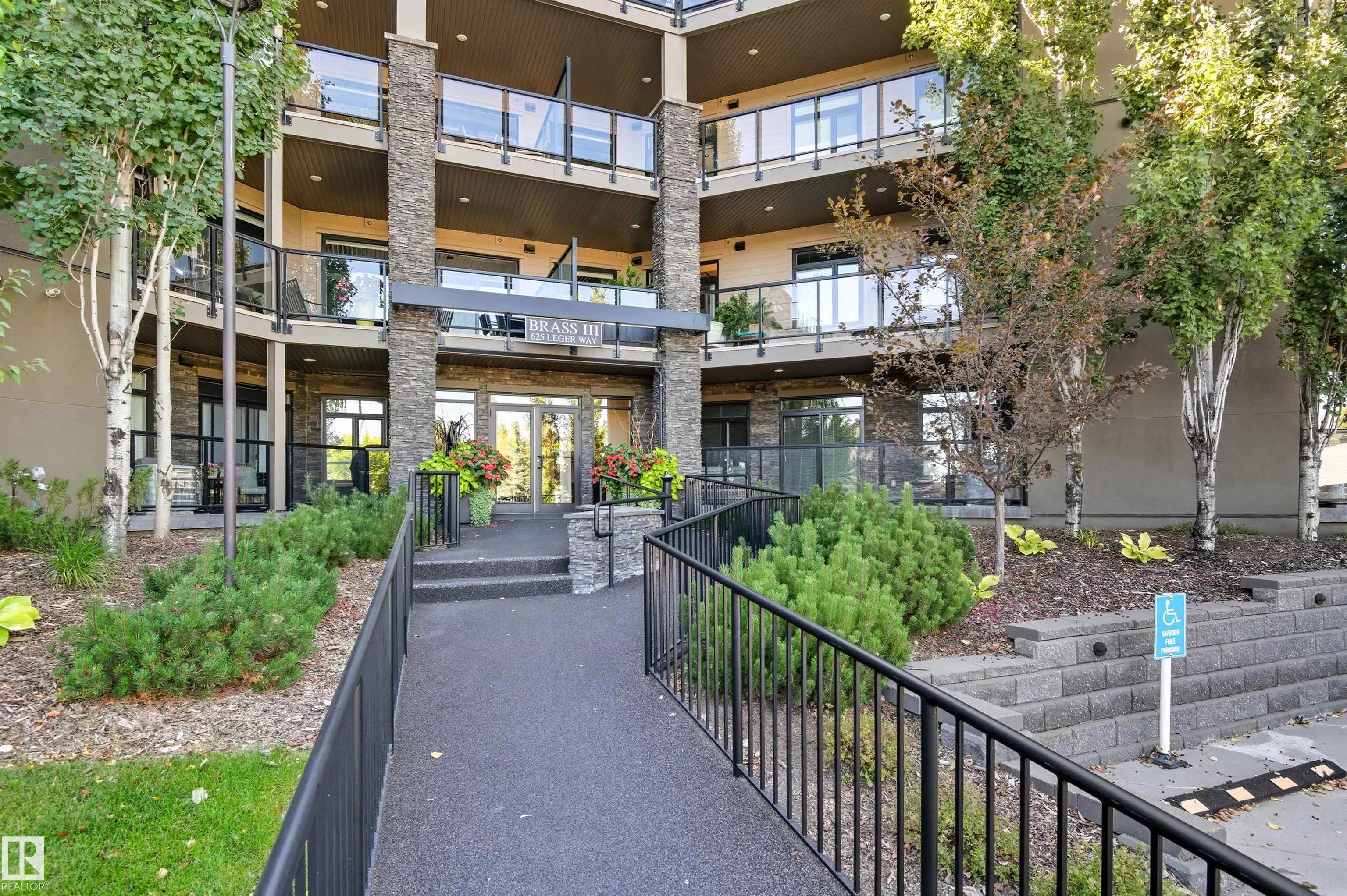 625 LEGER Way