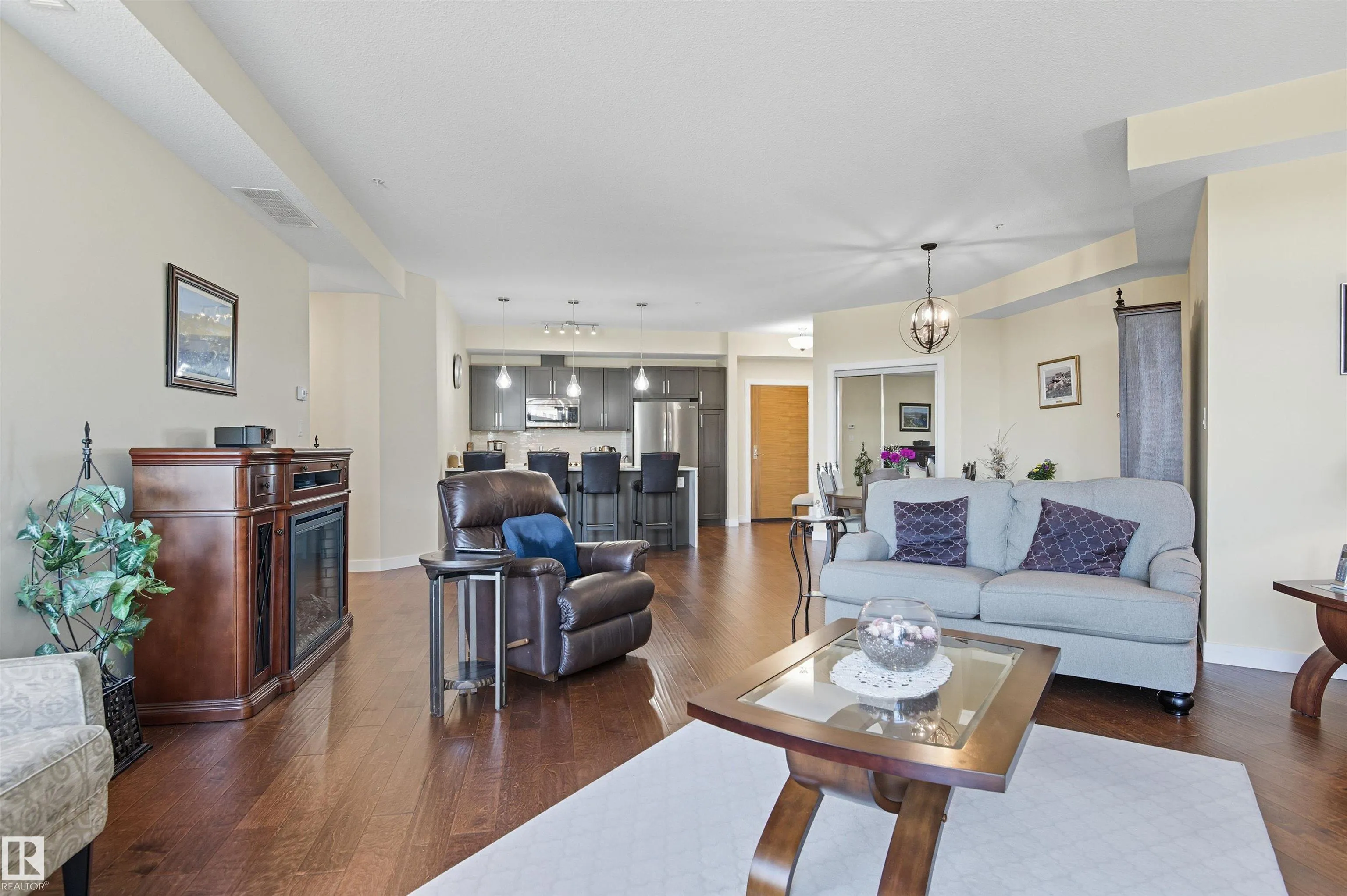 625 LEGER Way