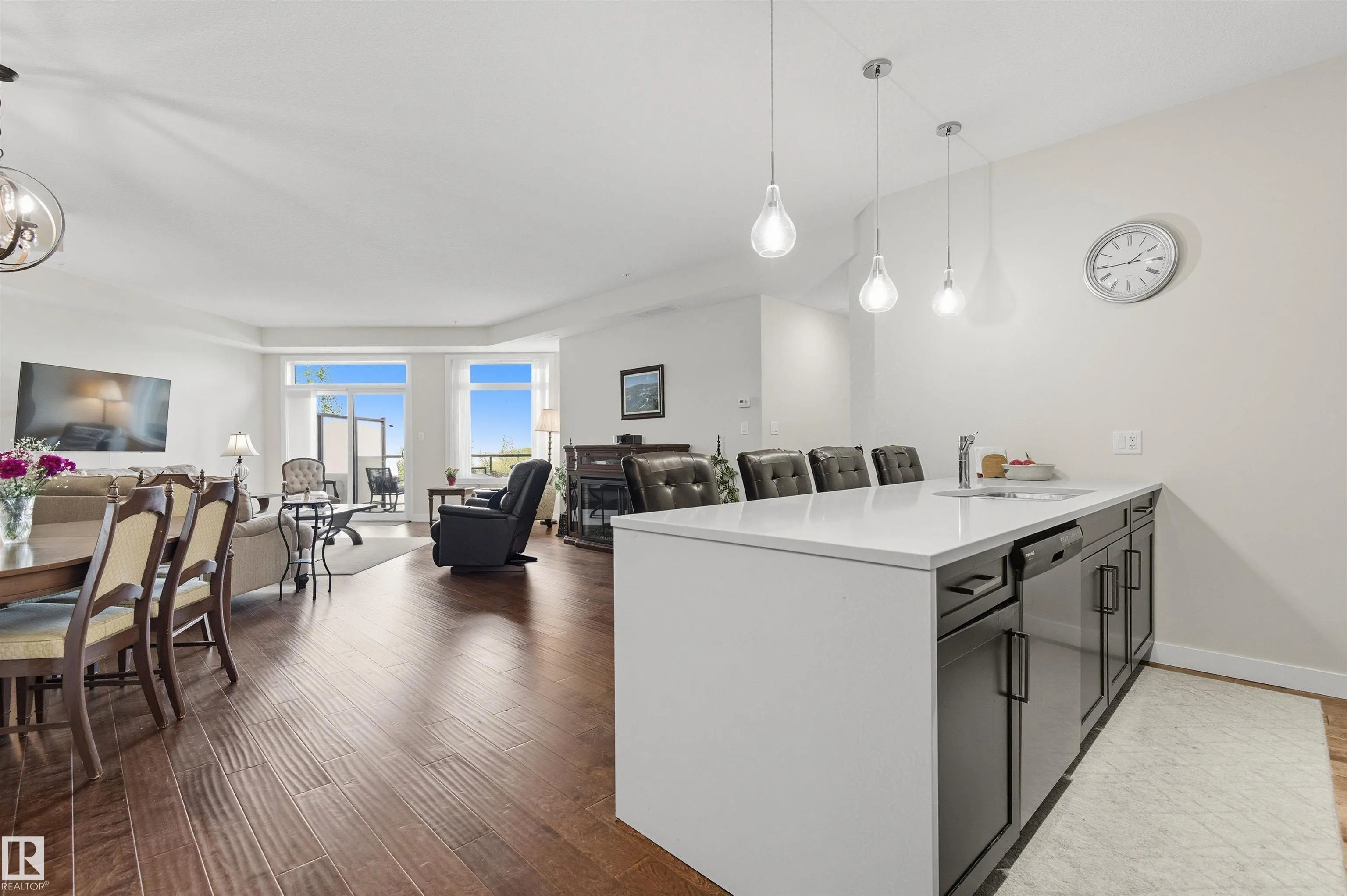 625 LEGER Way
