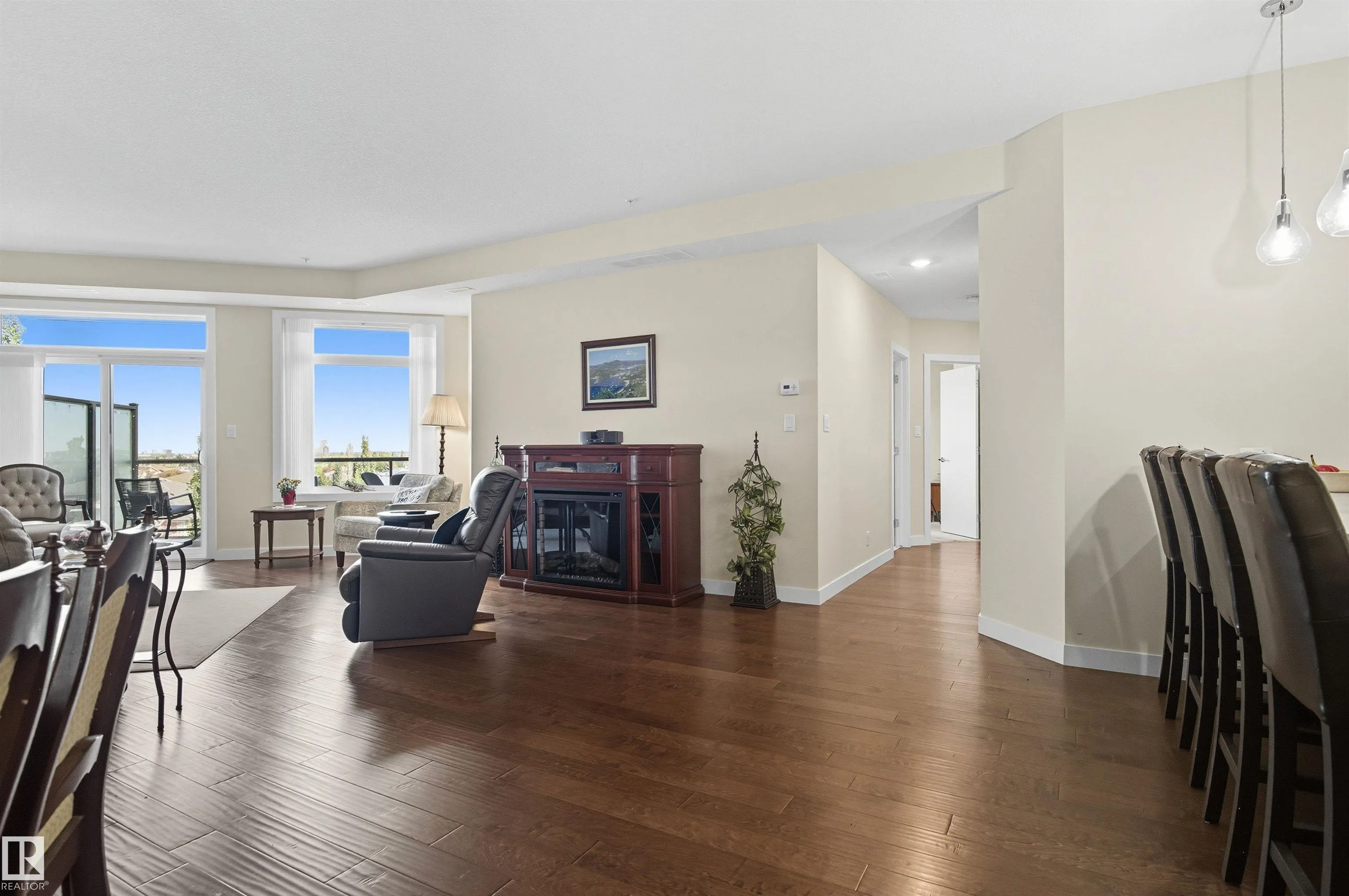 625 LEGER Way