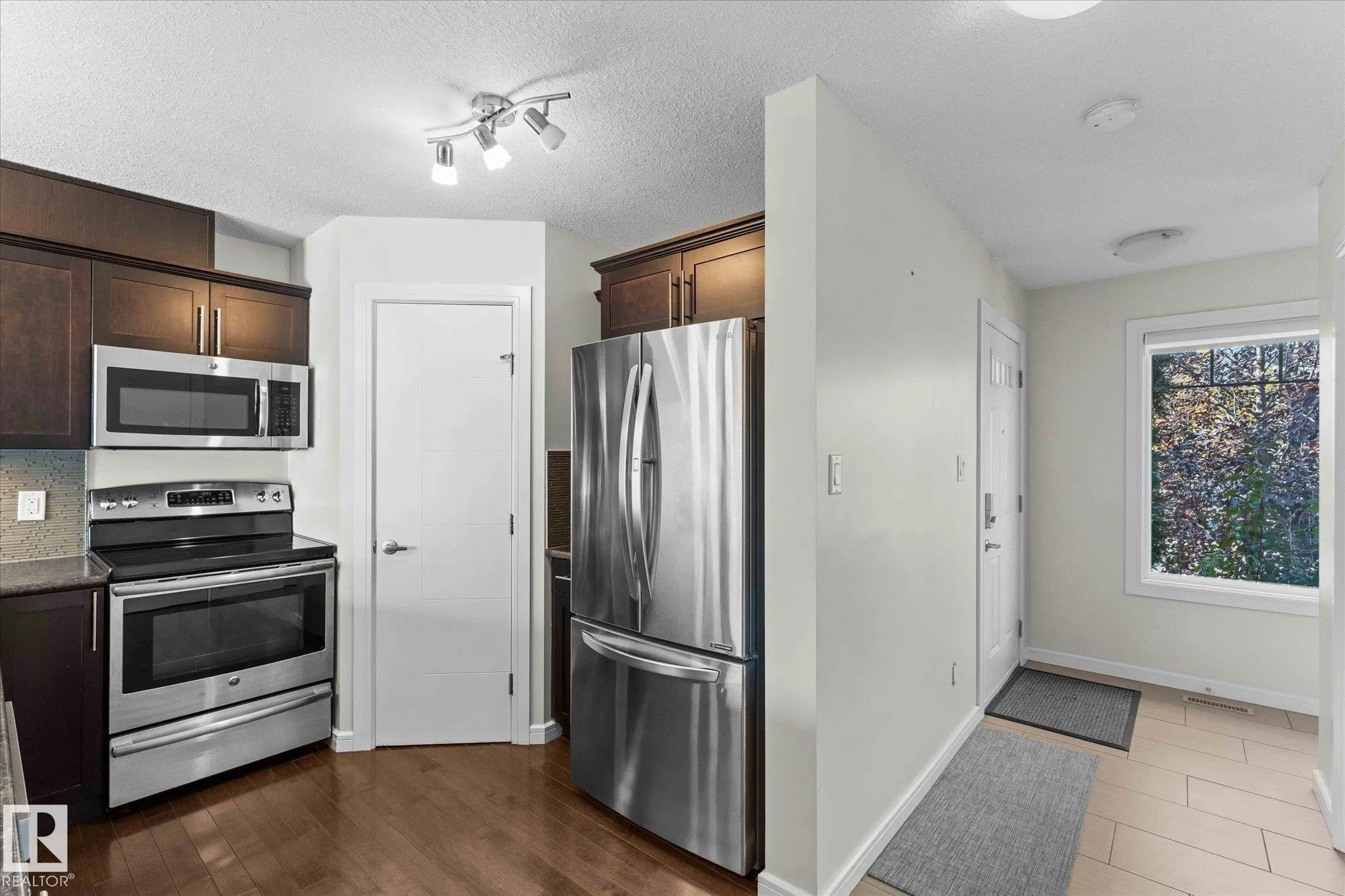 527 CHAPPELLE Drive