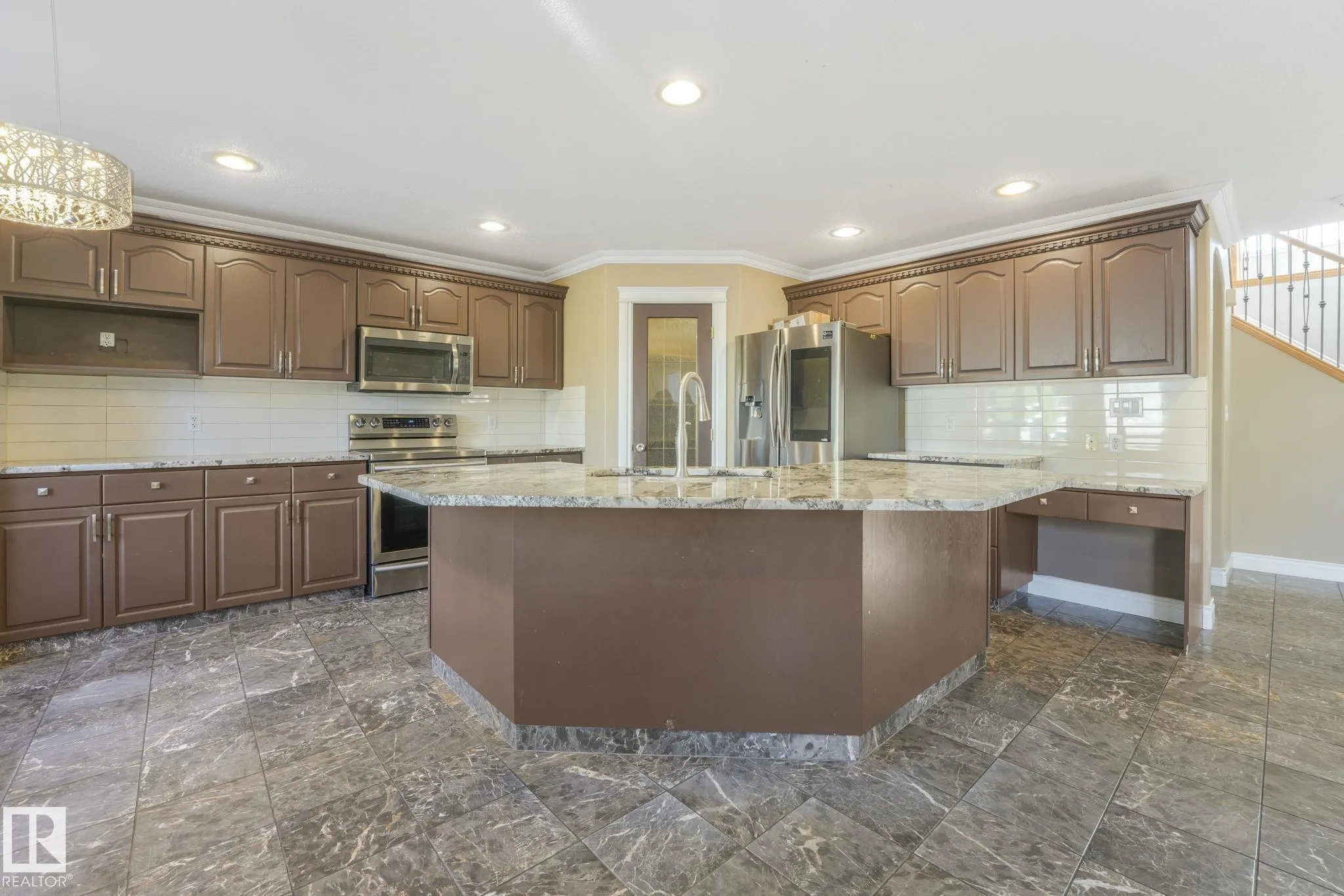 140 COTE Crescent
