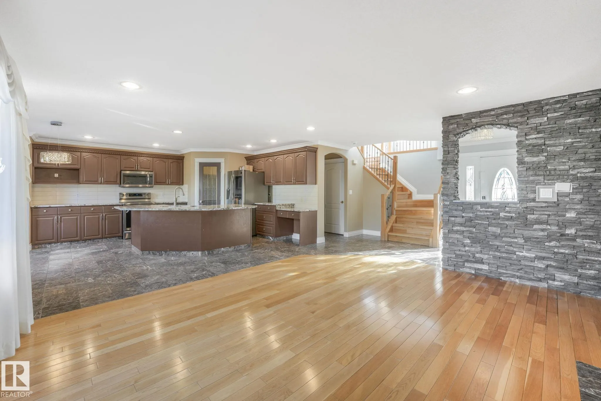 140 COTE Crescent
