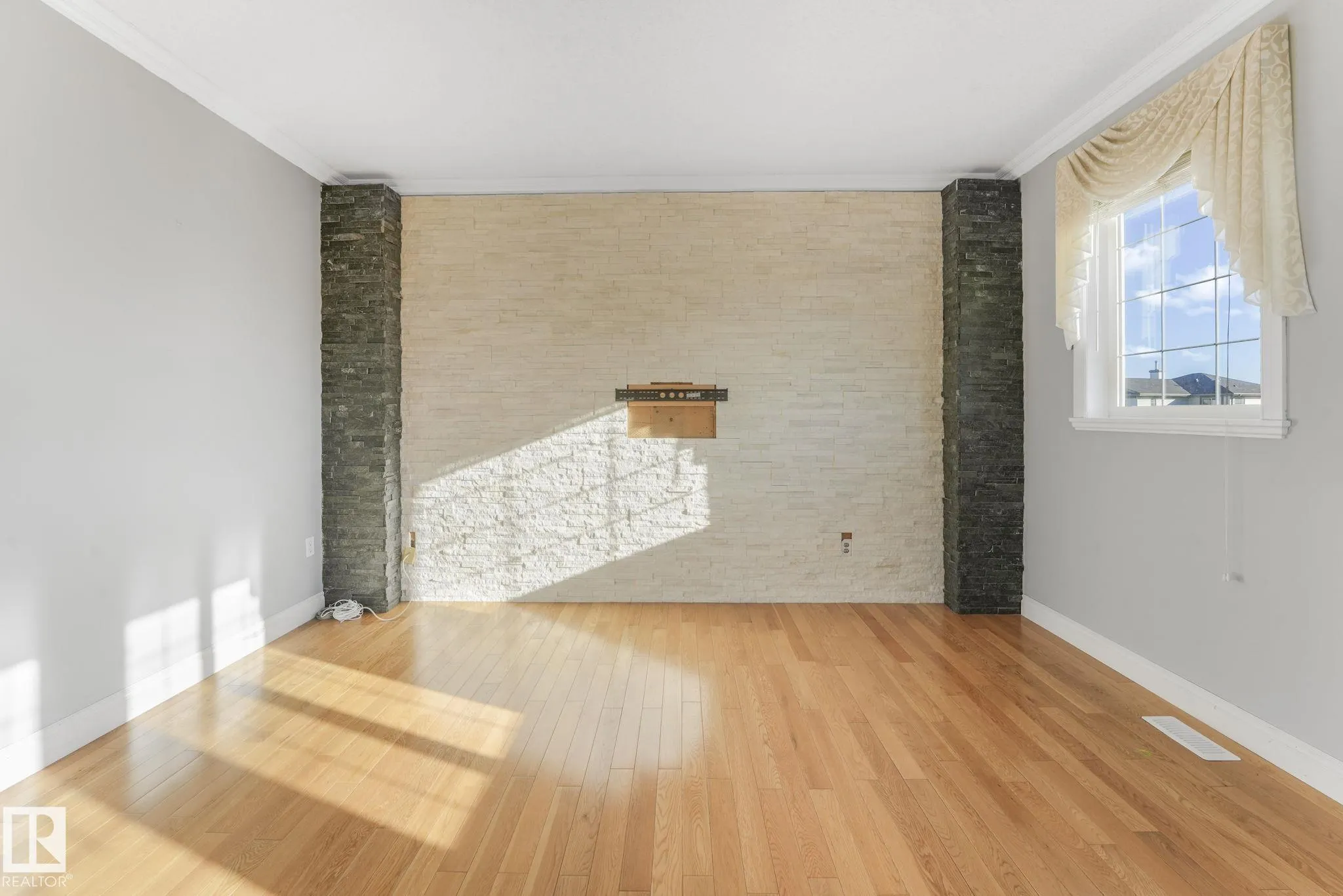 140 COTE Crescent