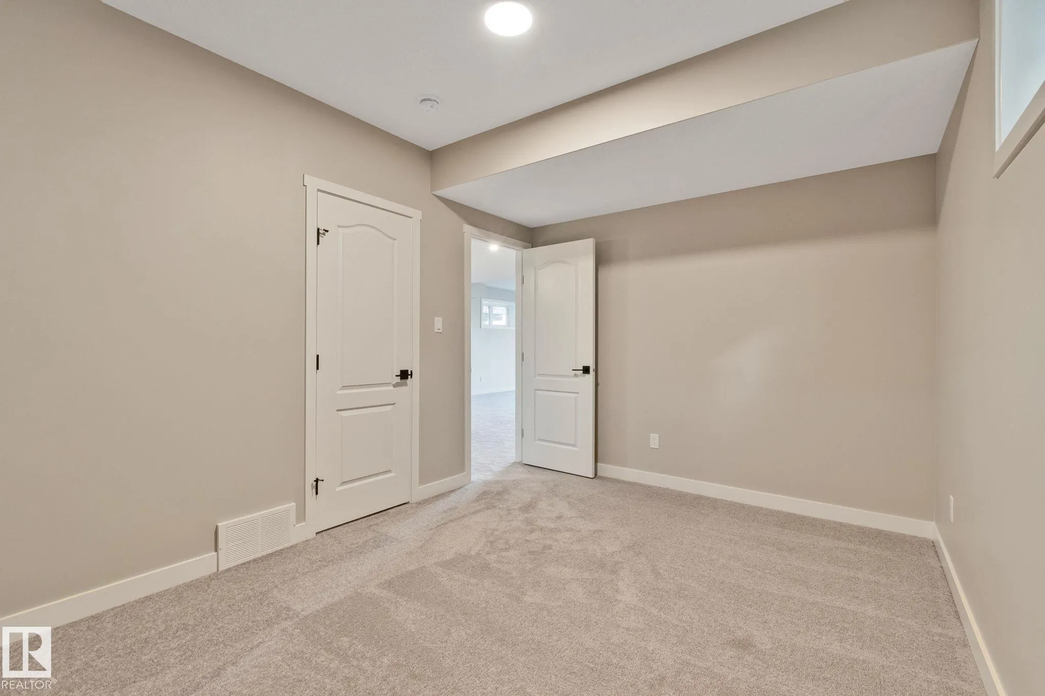 41 Savoy Cr