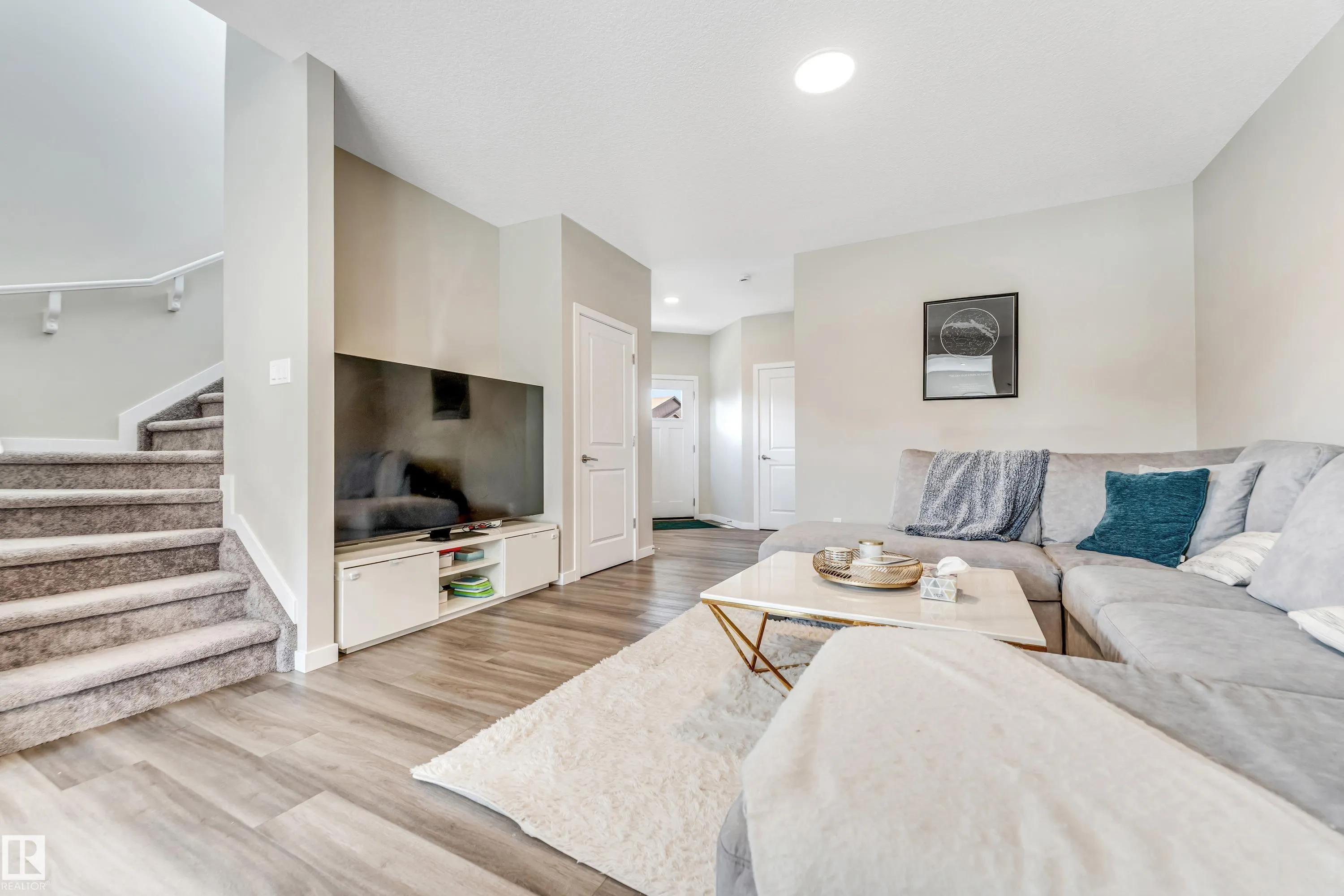 232 ORCHARDS Boulevard