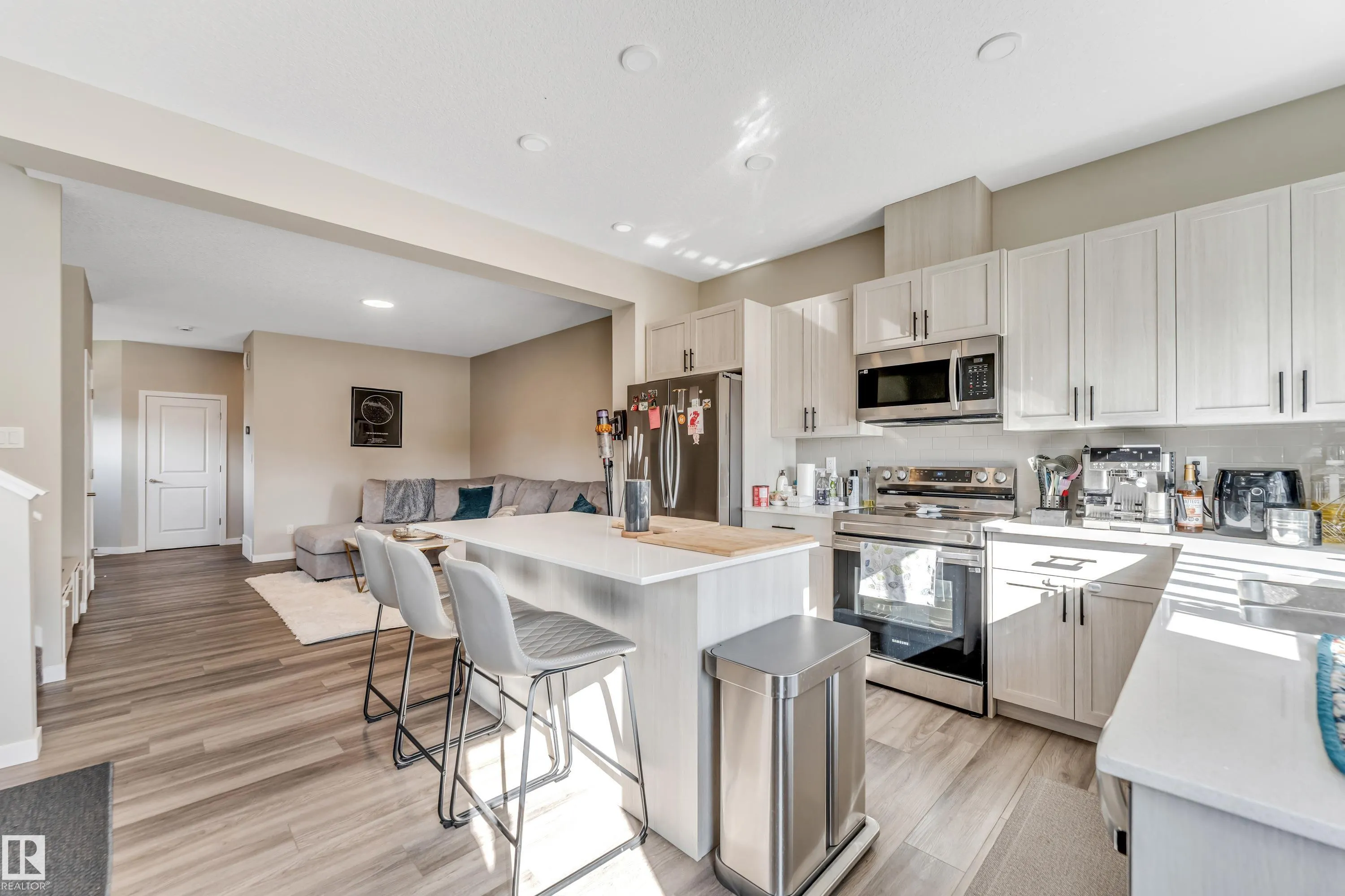 232 ORCHARDS Boulevard