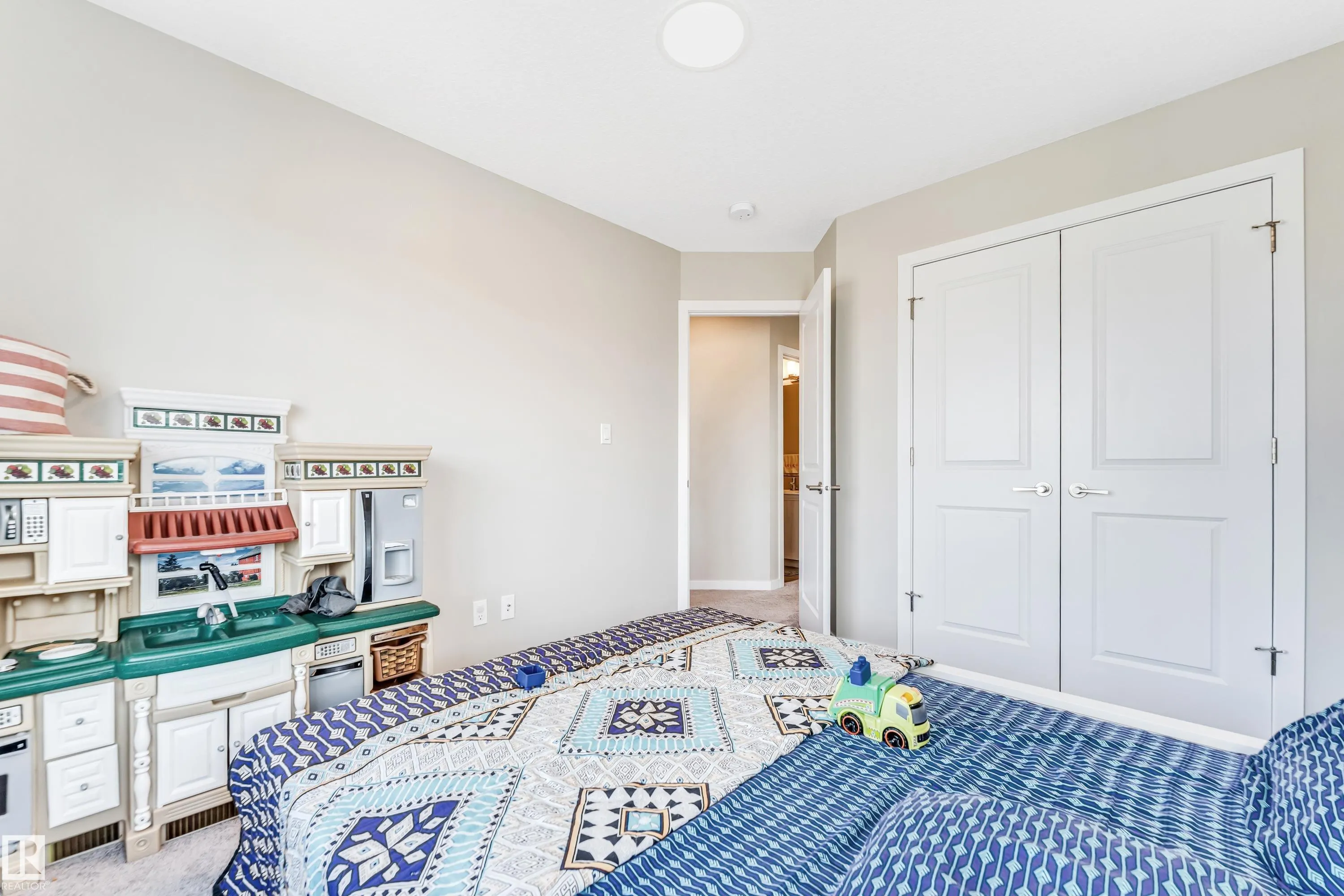 232 ORCHARDS Boulevard