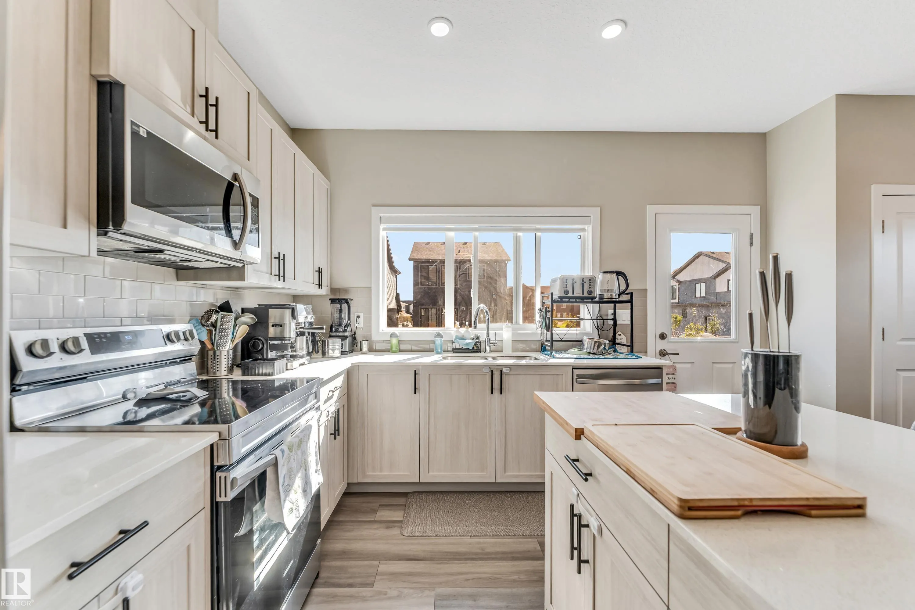 232 ORCHARDS Boulevard