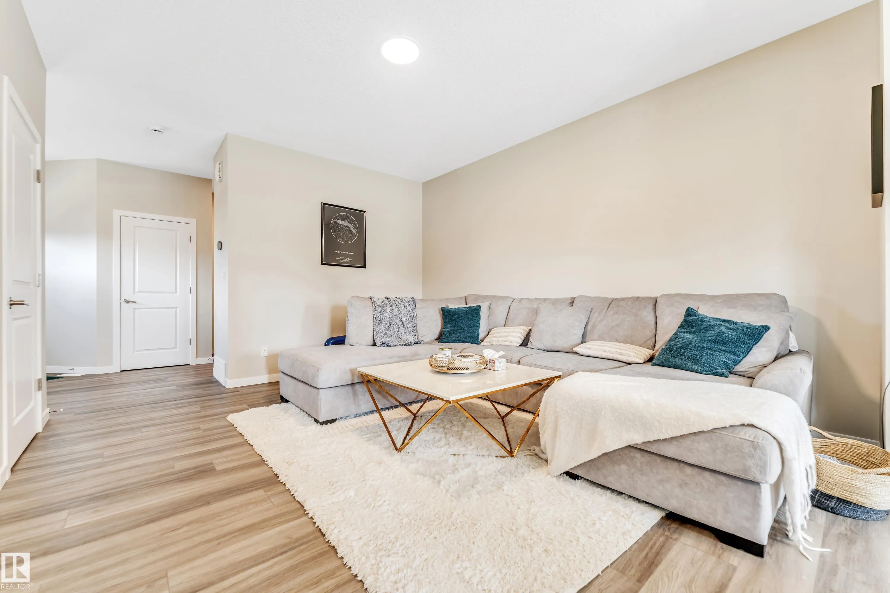 232 ORCHARDS Boulevard