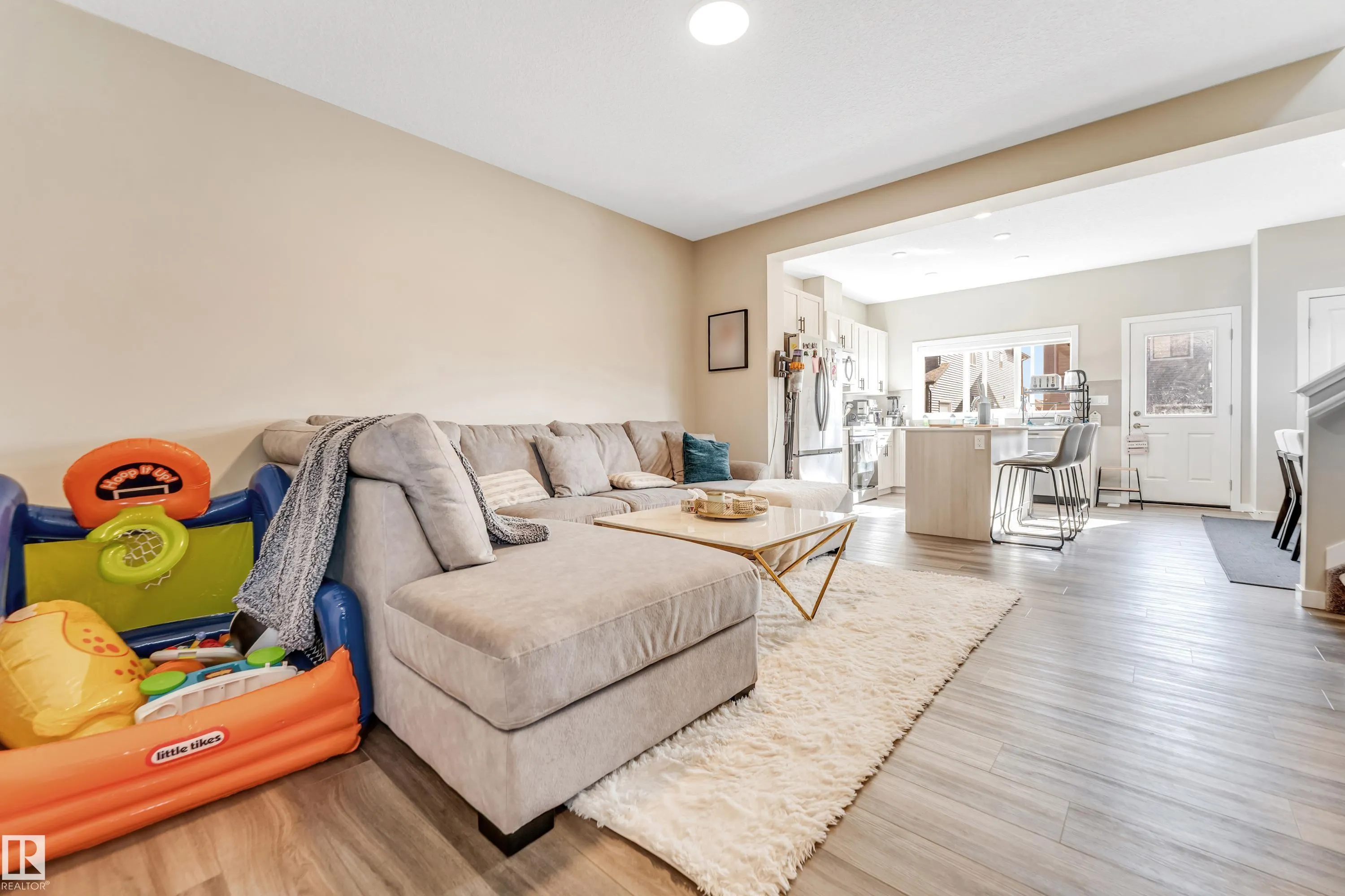 232 ORCHARDS Boulevard