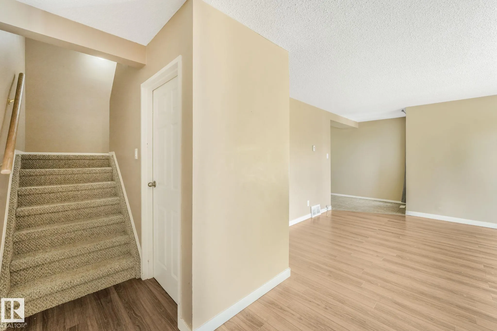 5 AMBERLY Court